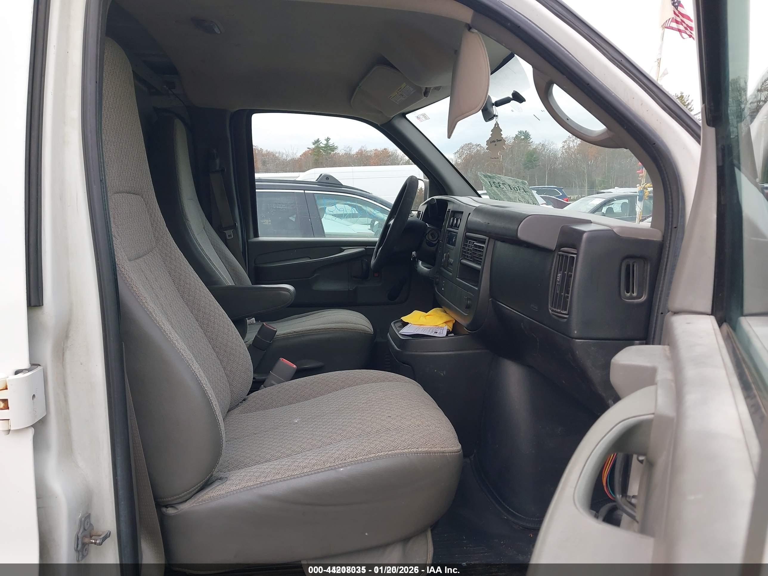 GMC SAVANA image 5