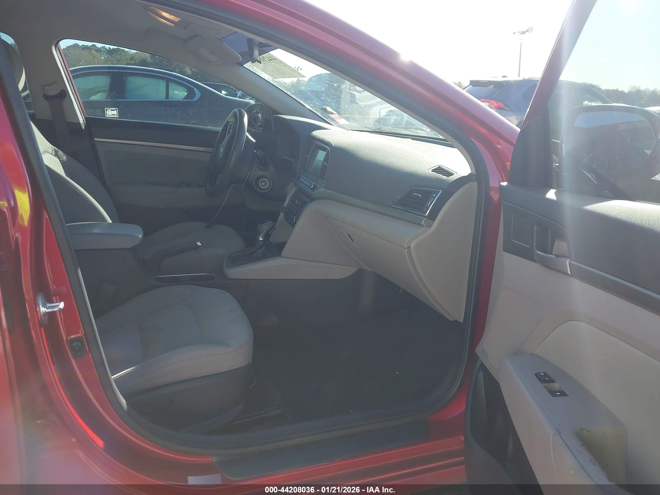 HYUNDAI ELANTRA image 5