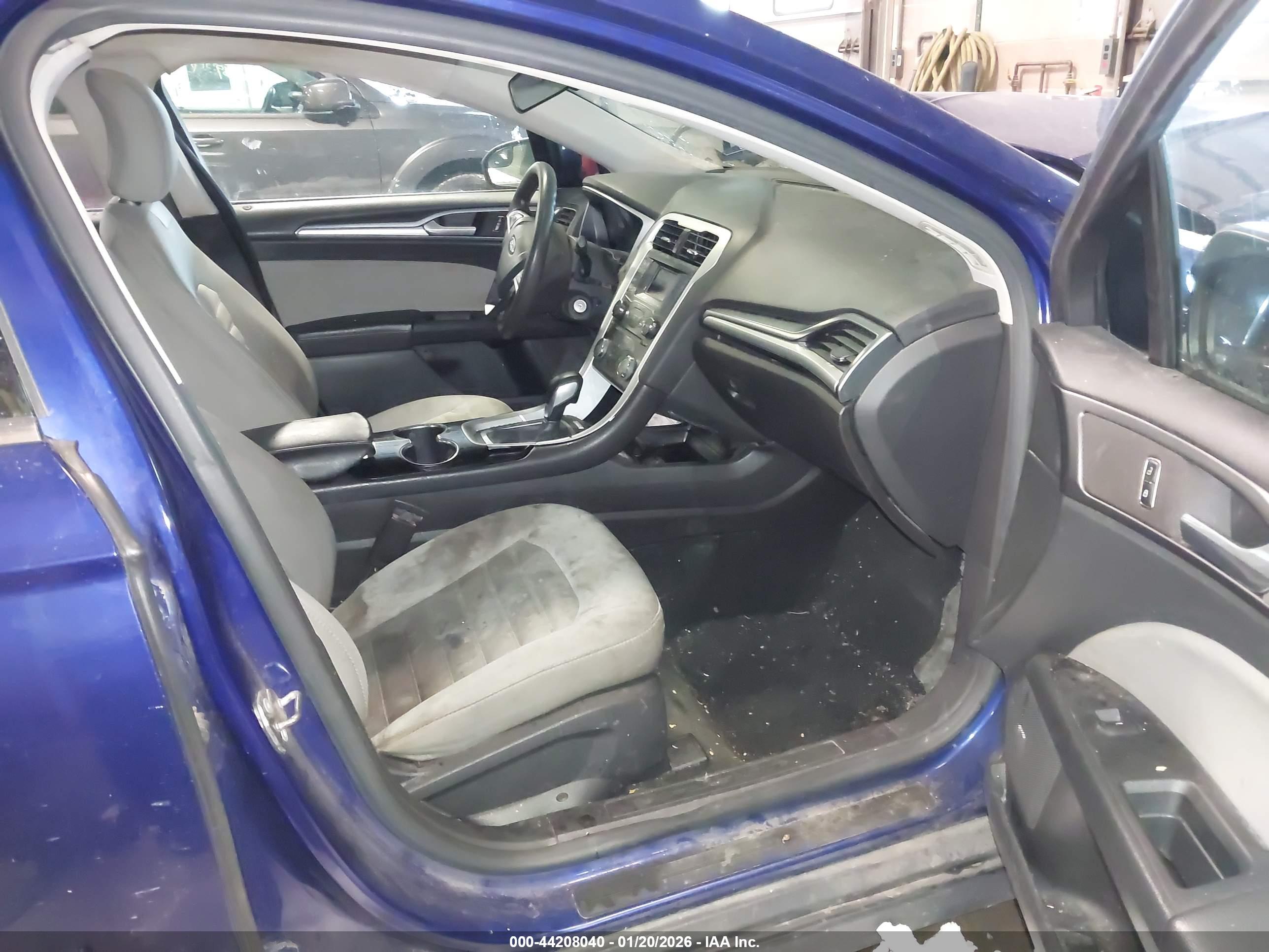 FORD FUSION image 5