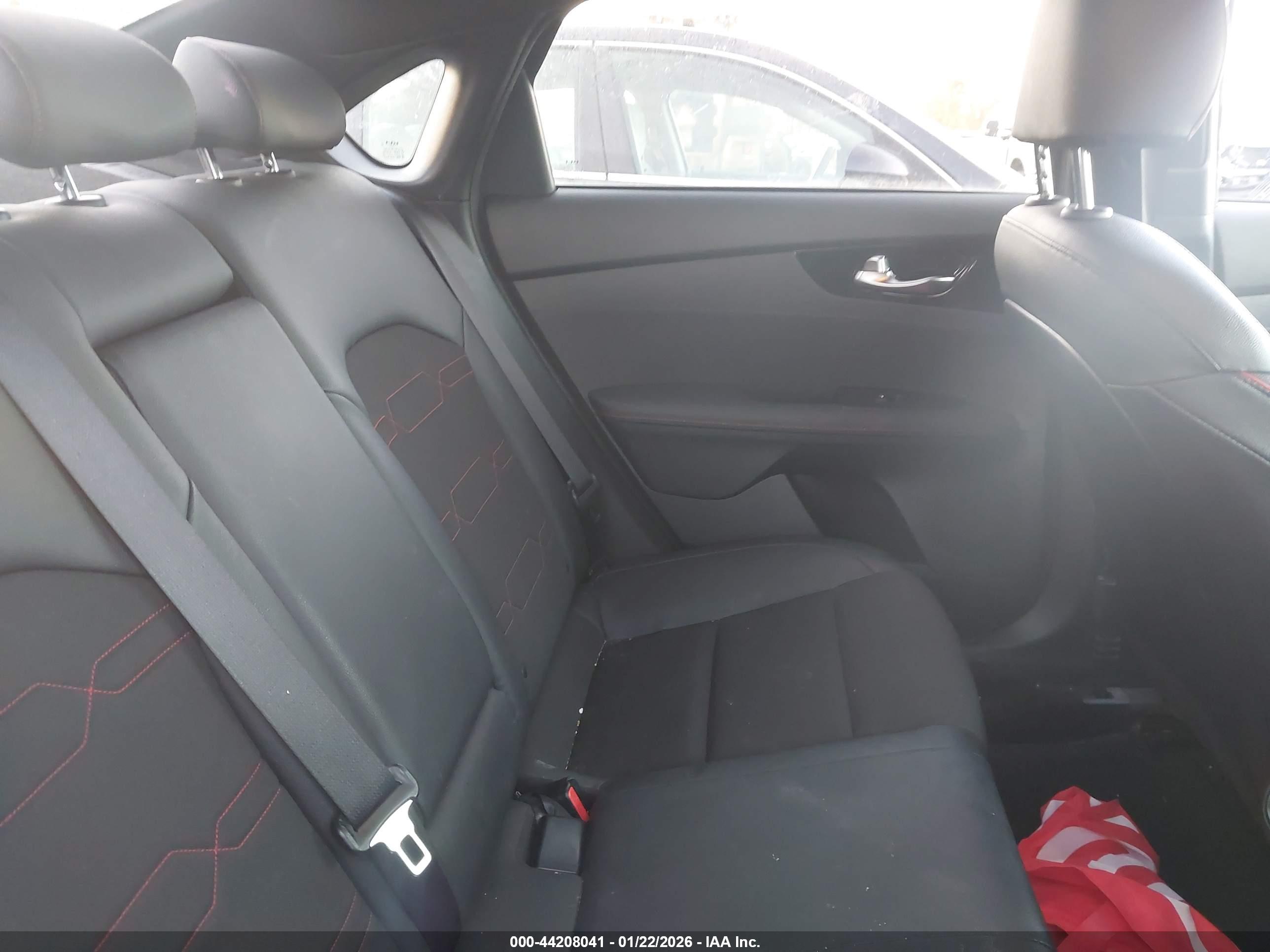 KIA FORTE image 8
