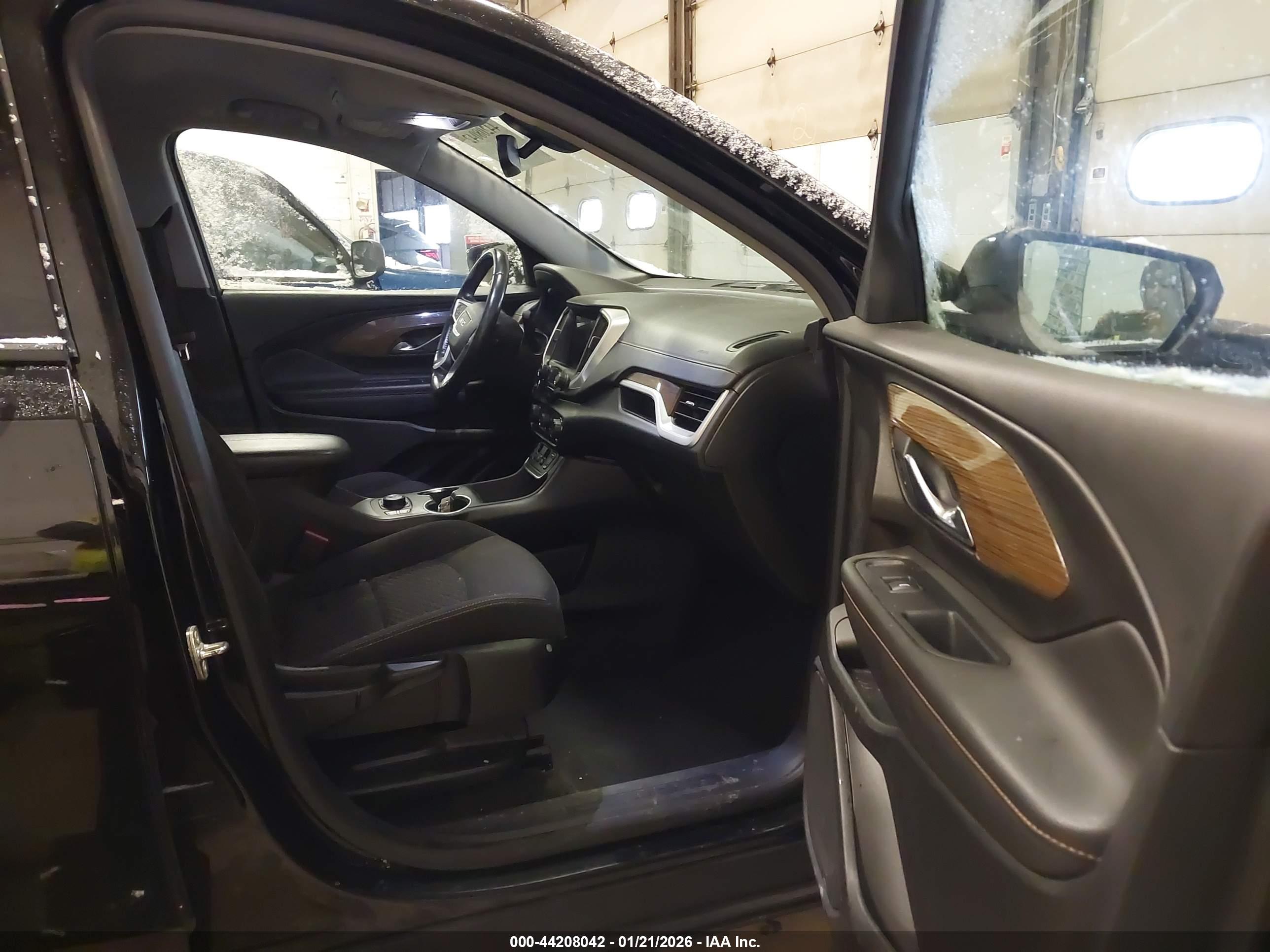 GMC TERRAIN image 5