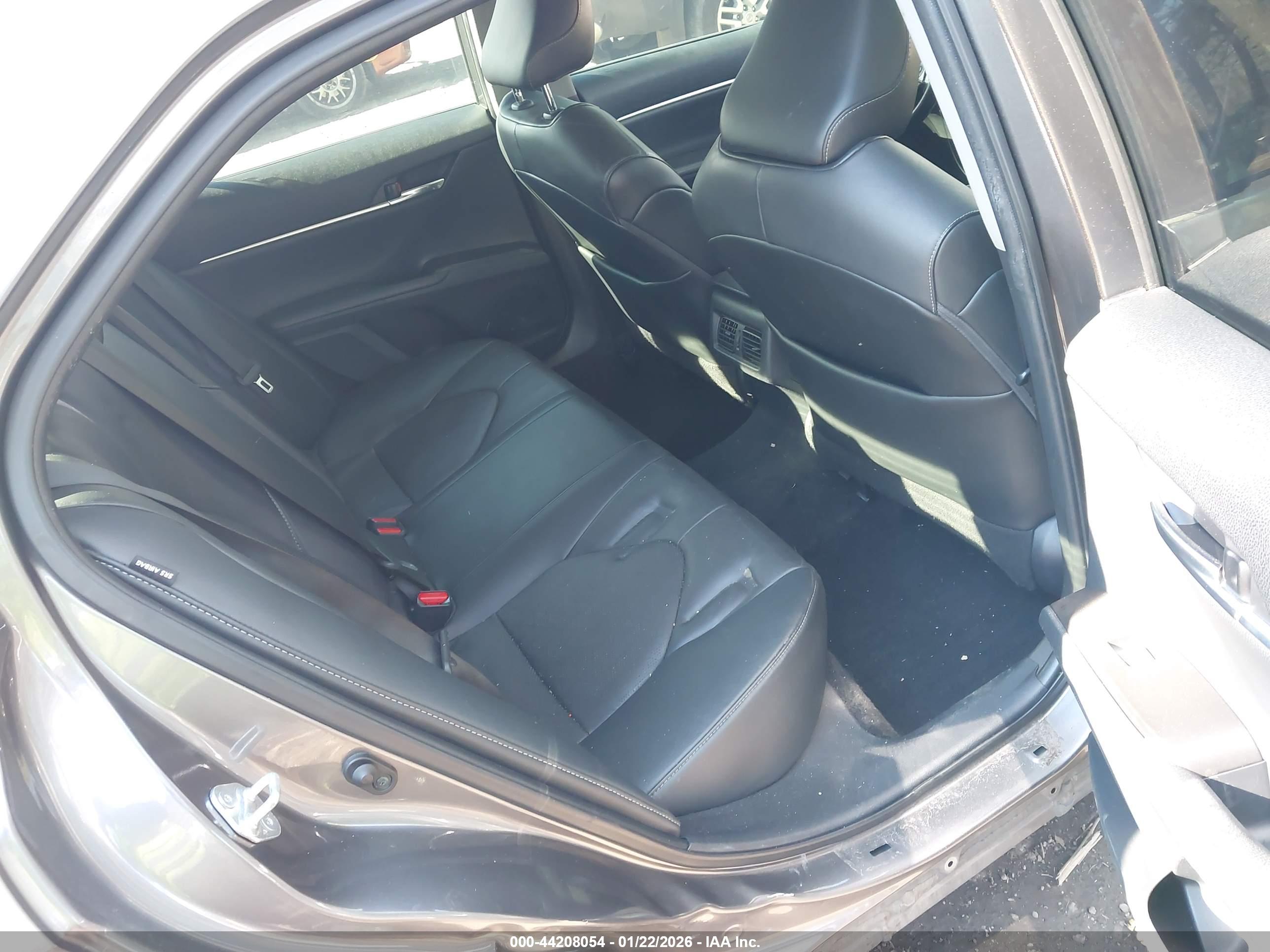 TOYOTA CAMRY image 8
