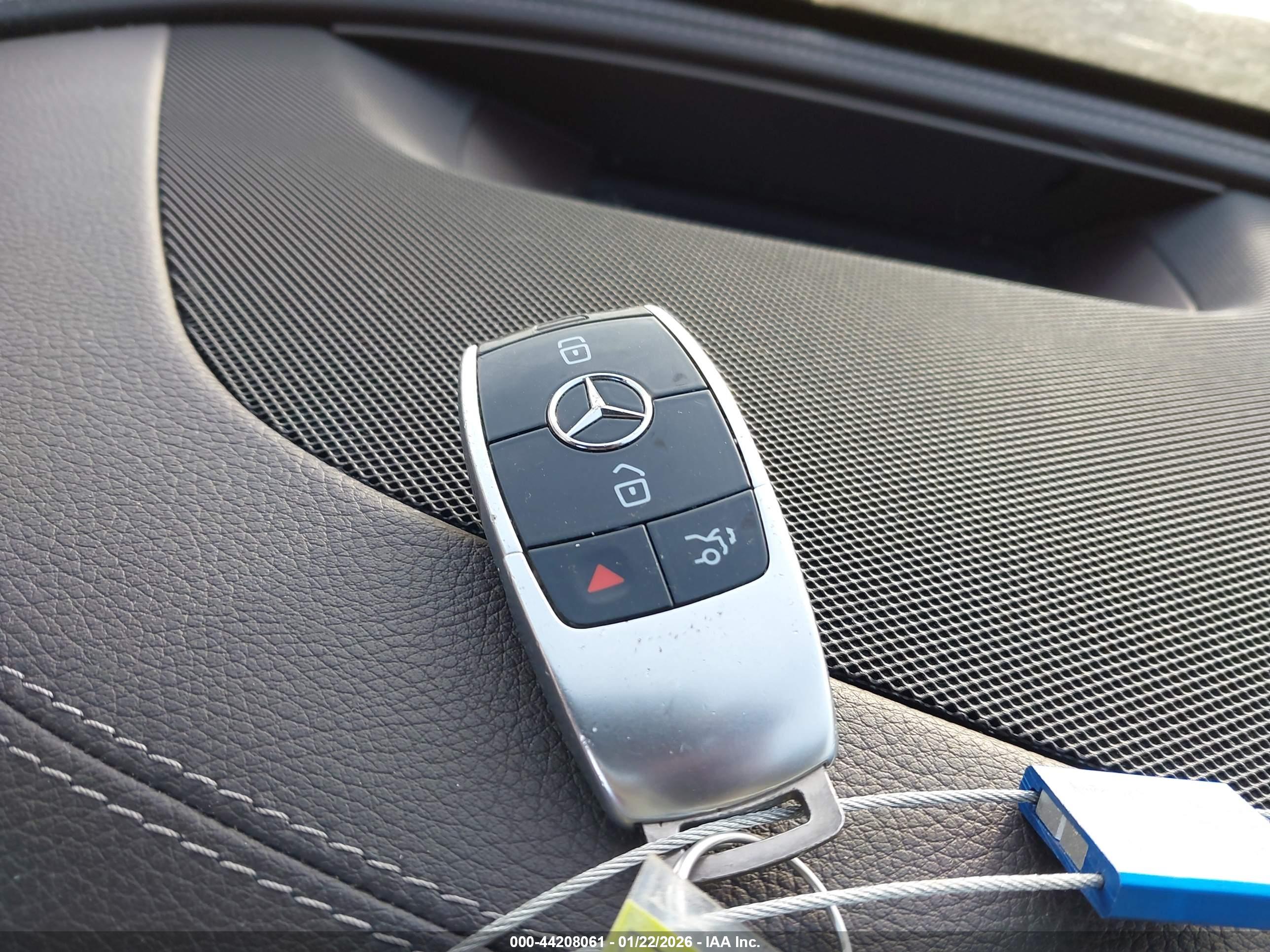 MERCEDES-BENZ E image 11