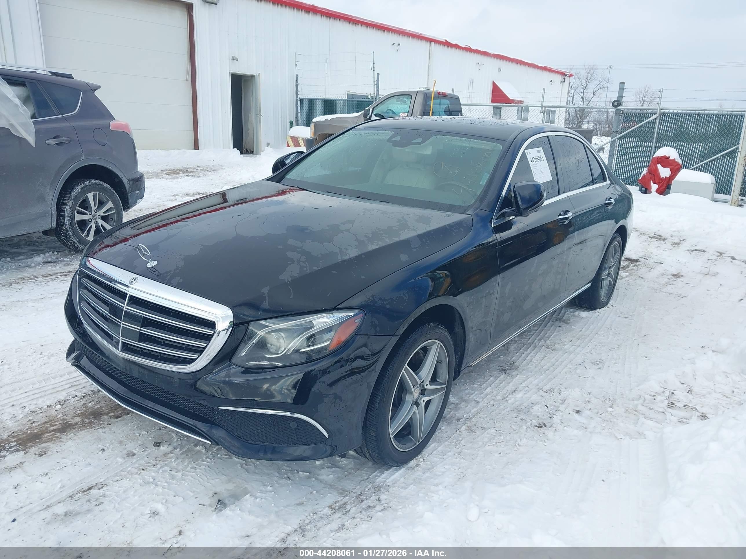 MERCEDES-BENZ E image 2