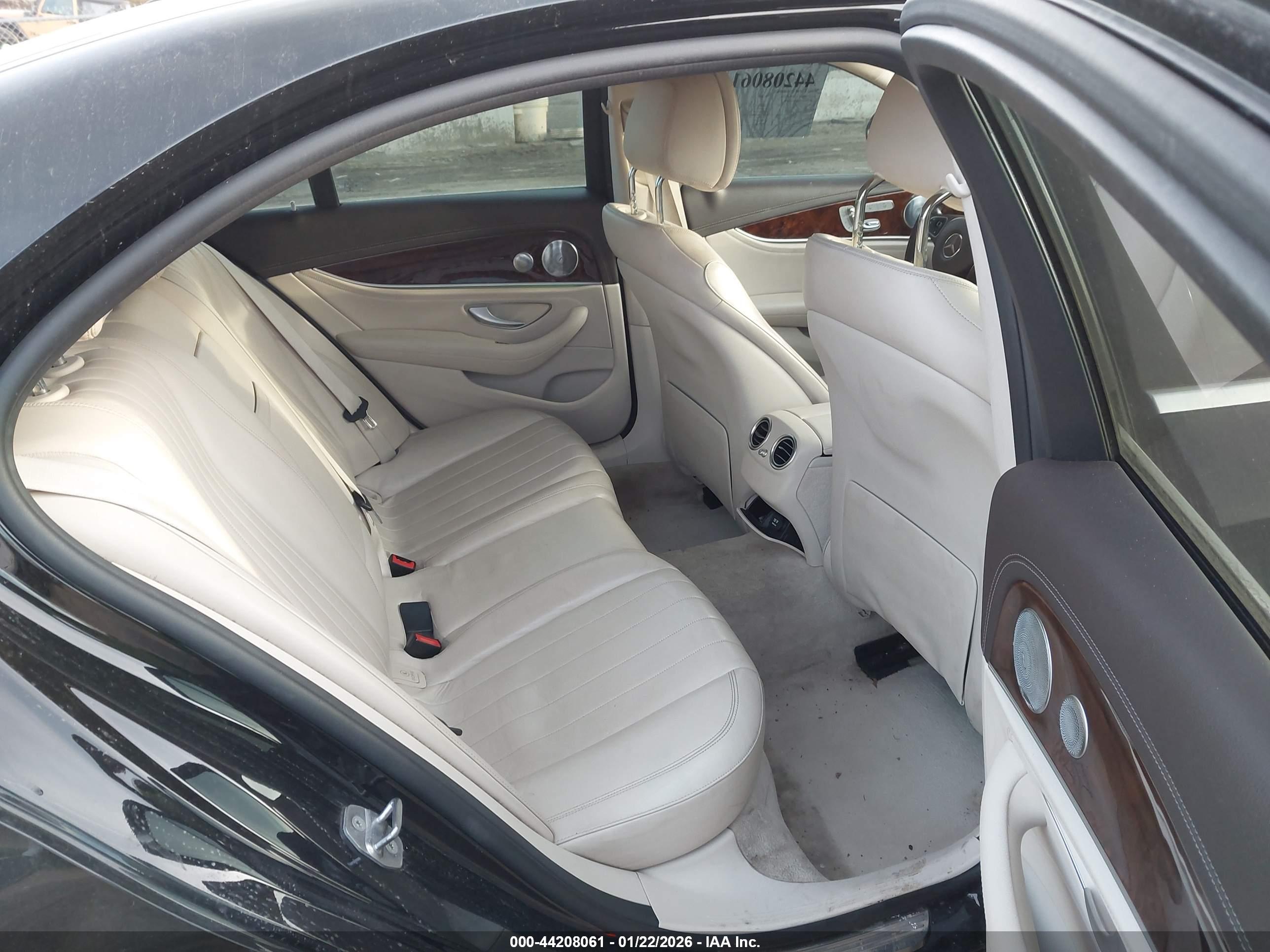 MERCEDES-BENZ E image 8