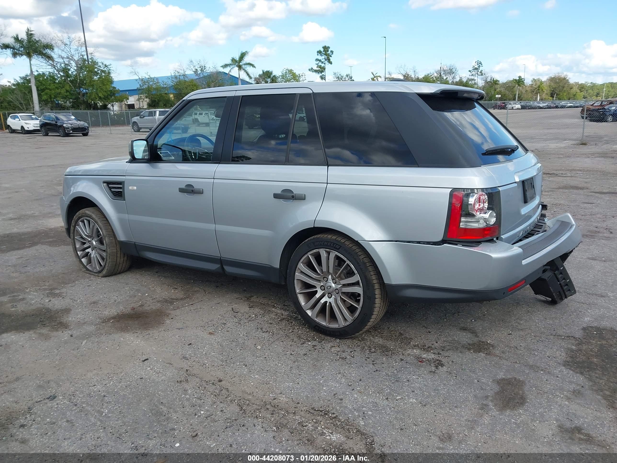 LAND ROVER image 3
