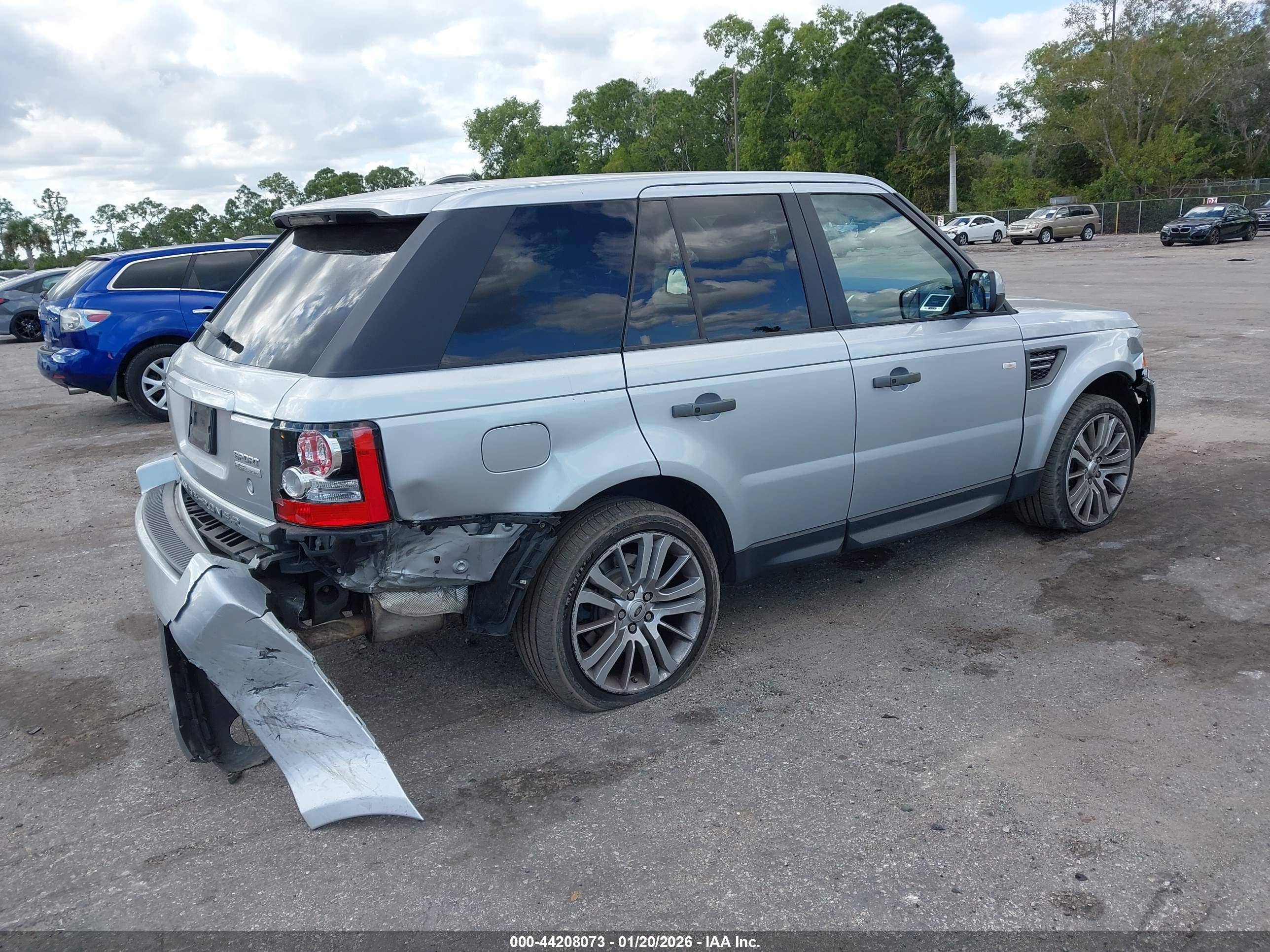 LAND ROVER image 4