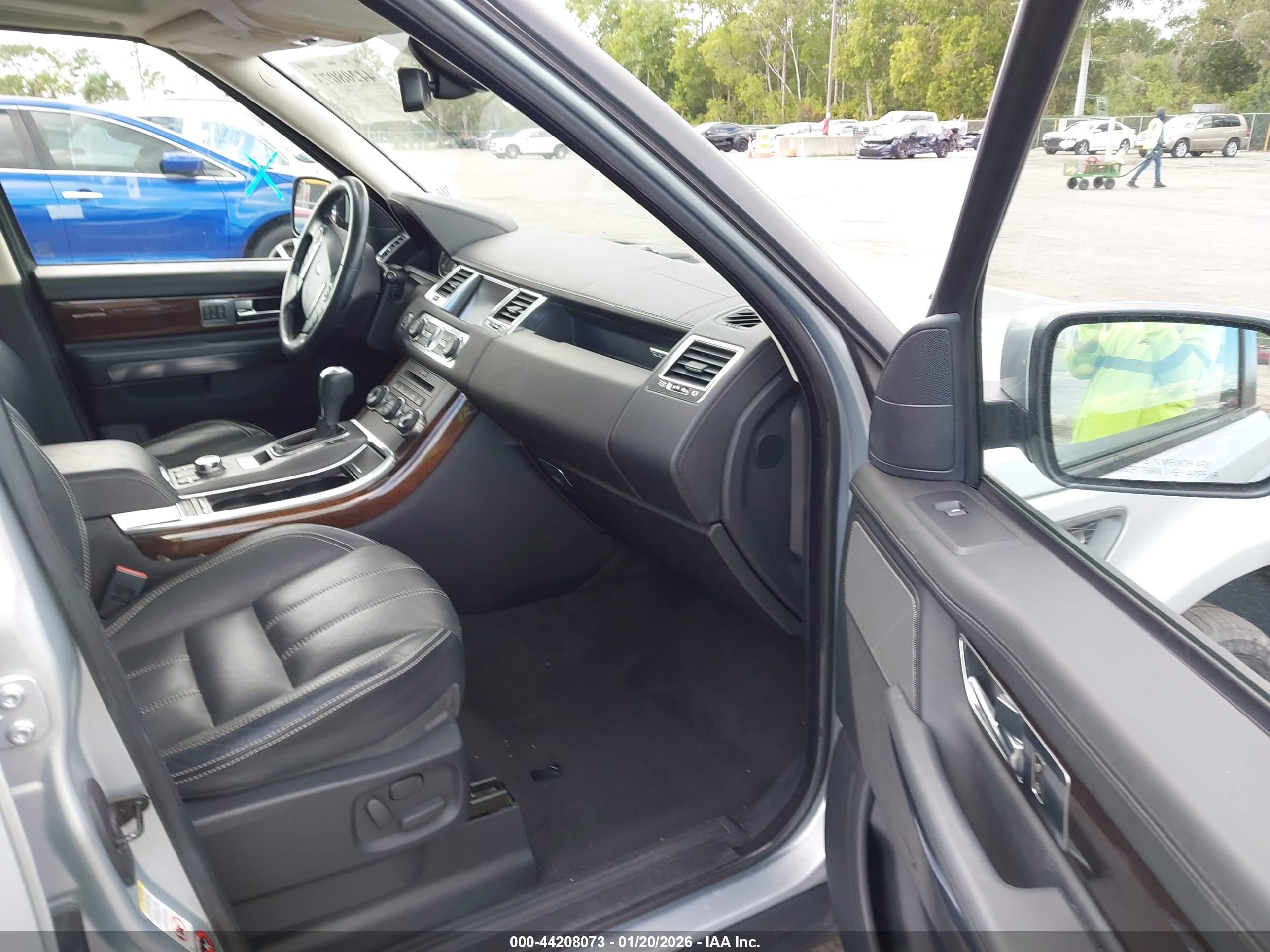 LAND ROVER image 5