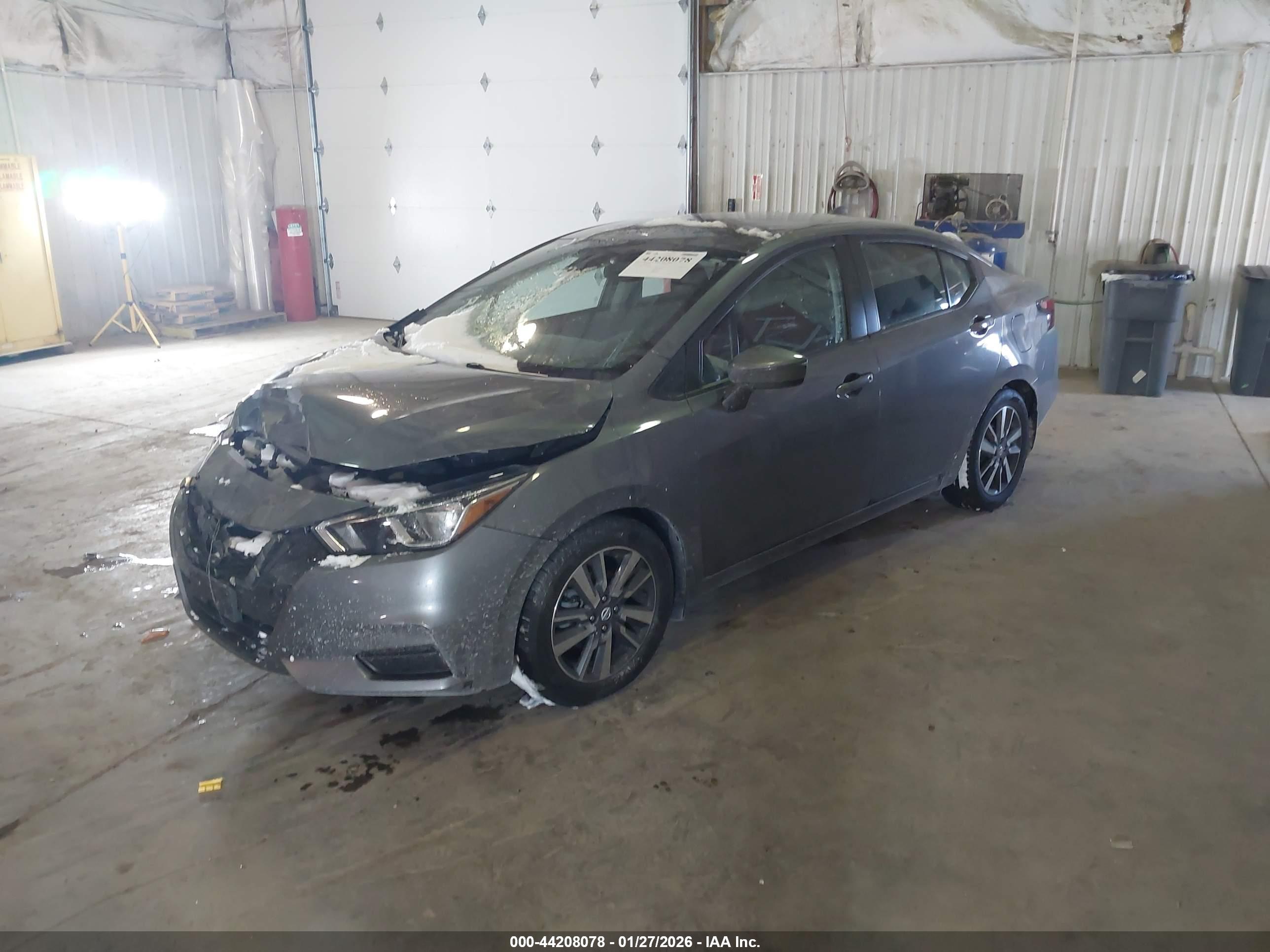 NISSAN VERSA image 2