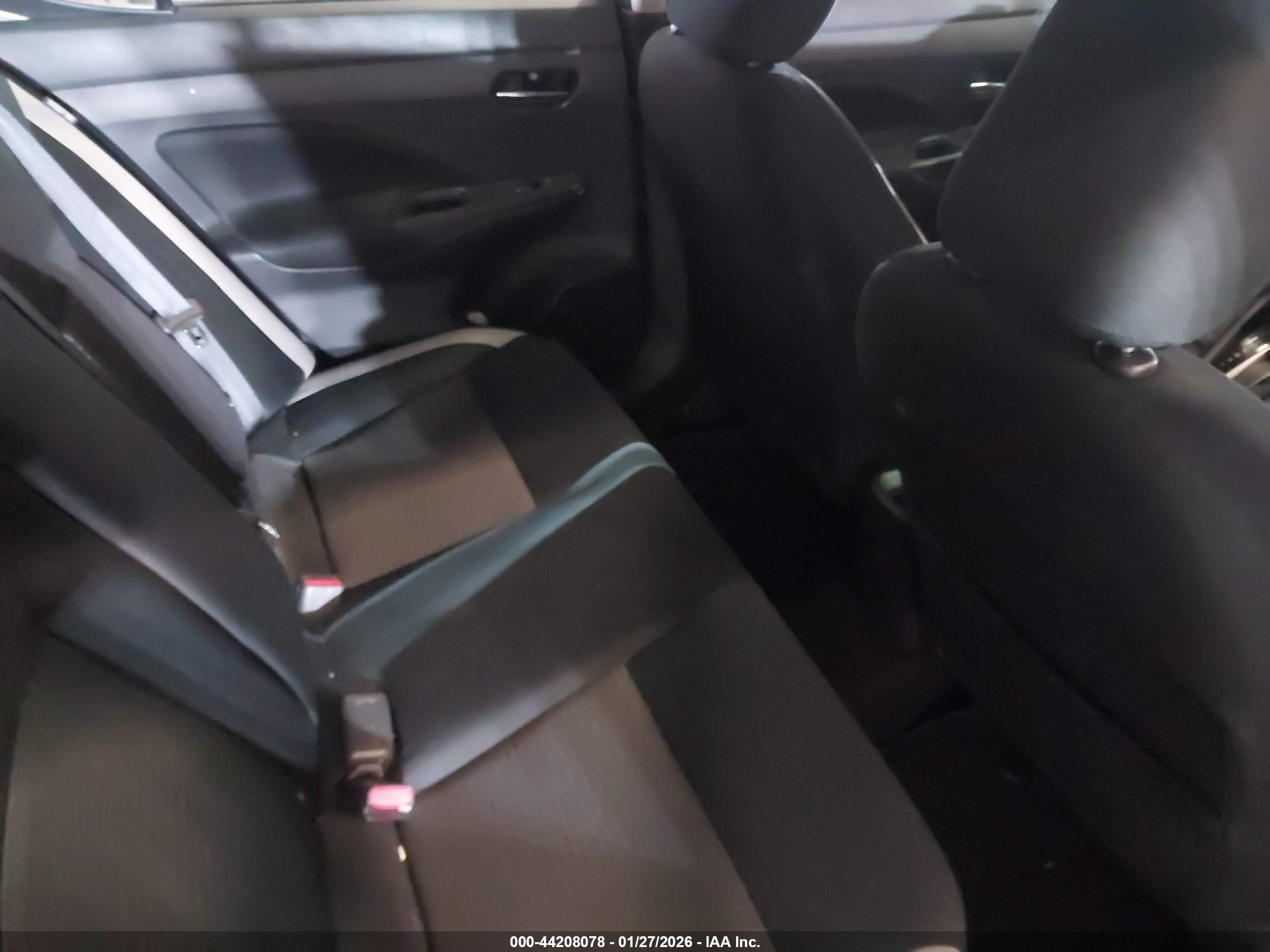 NISSAN VERSA image 8