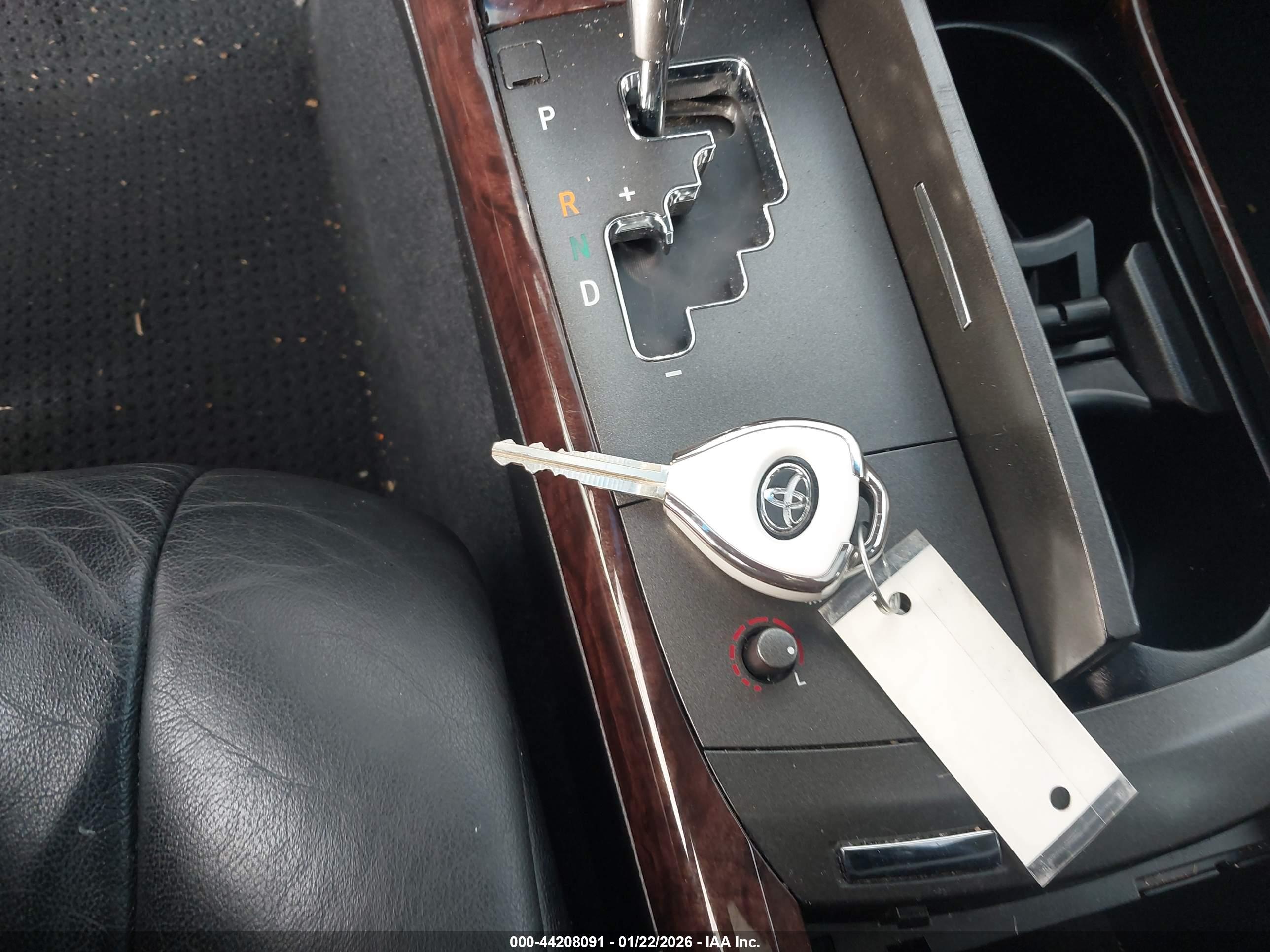 TOYOTA AVALON image 11