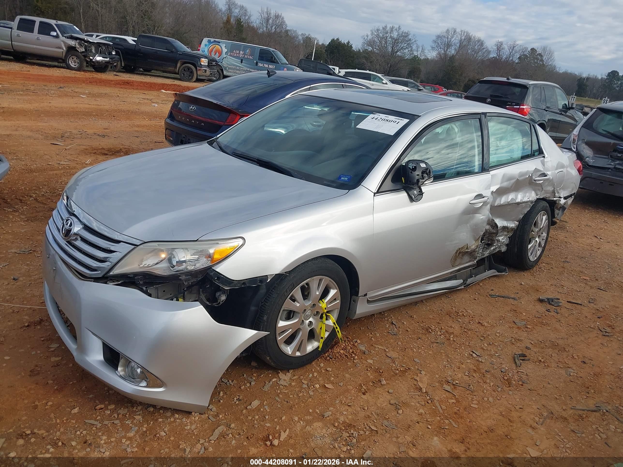 TOYOTA AVALON image 2