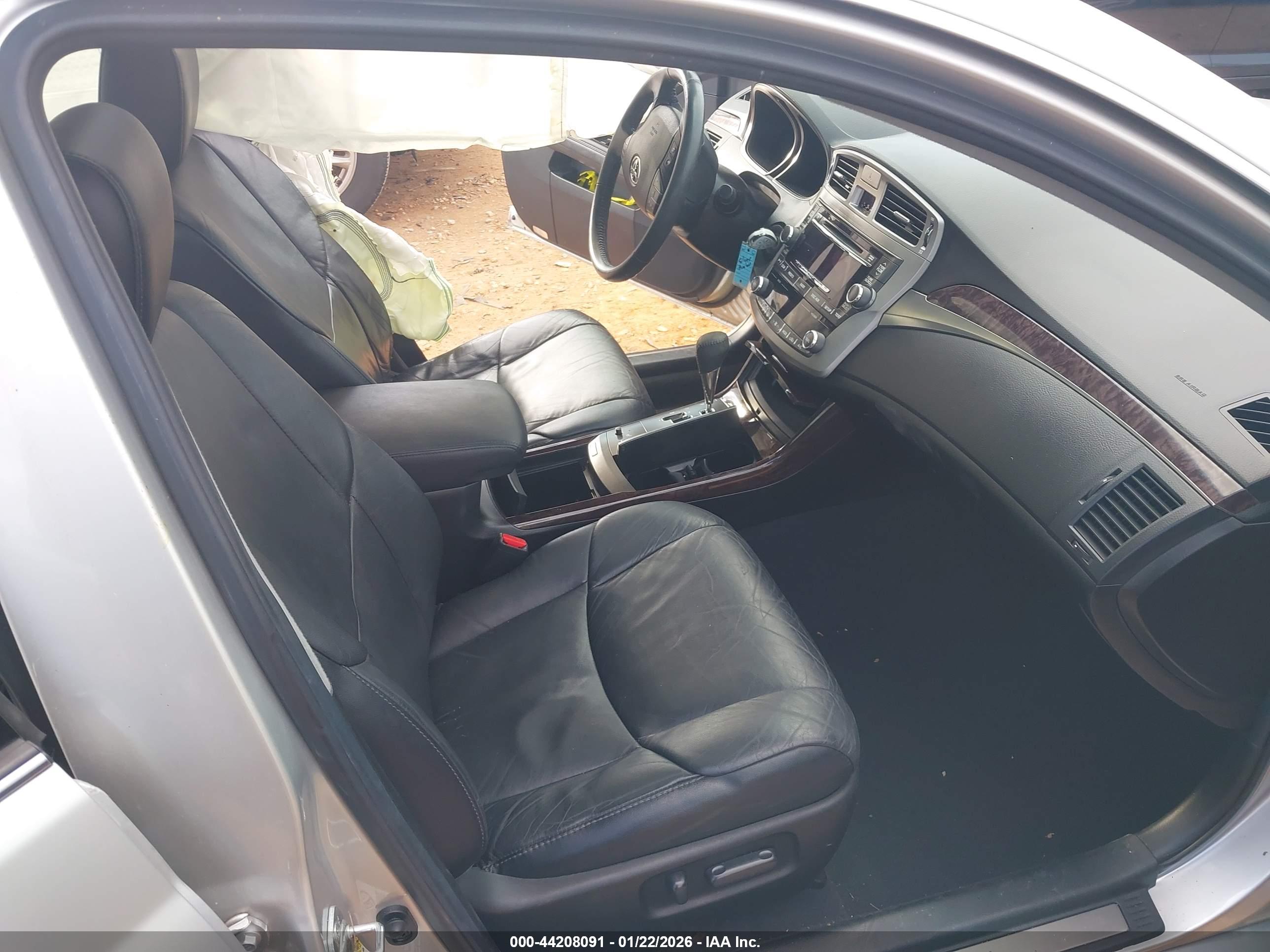 TOYOTA AVALON image 5