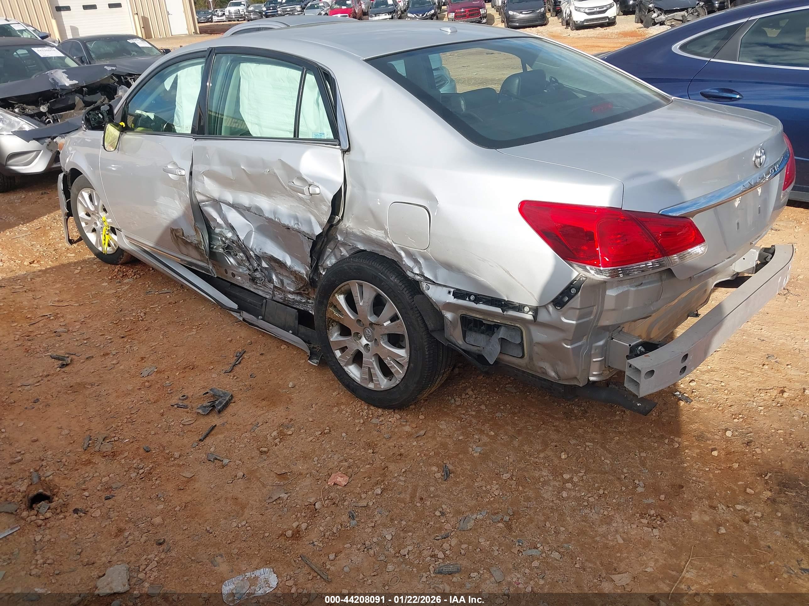 TOYOTA AVALON image 6
