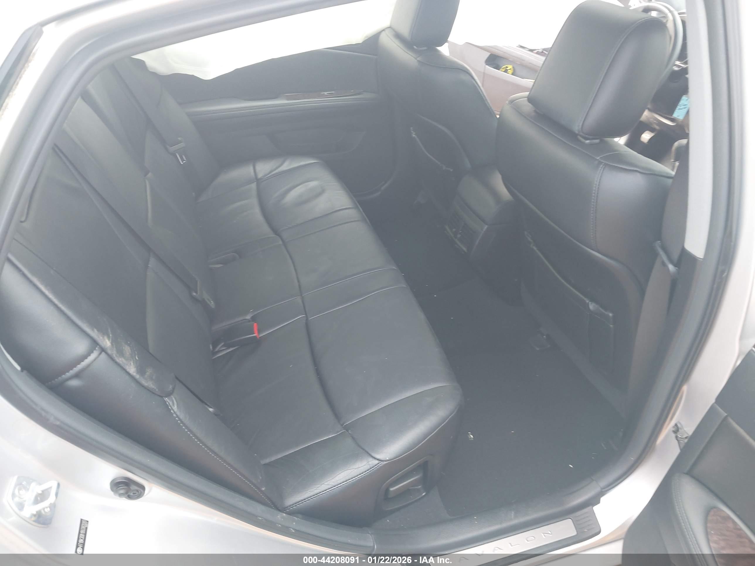 TOYOTA AVALON image 8