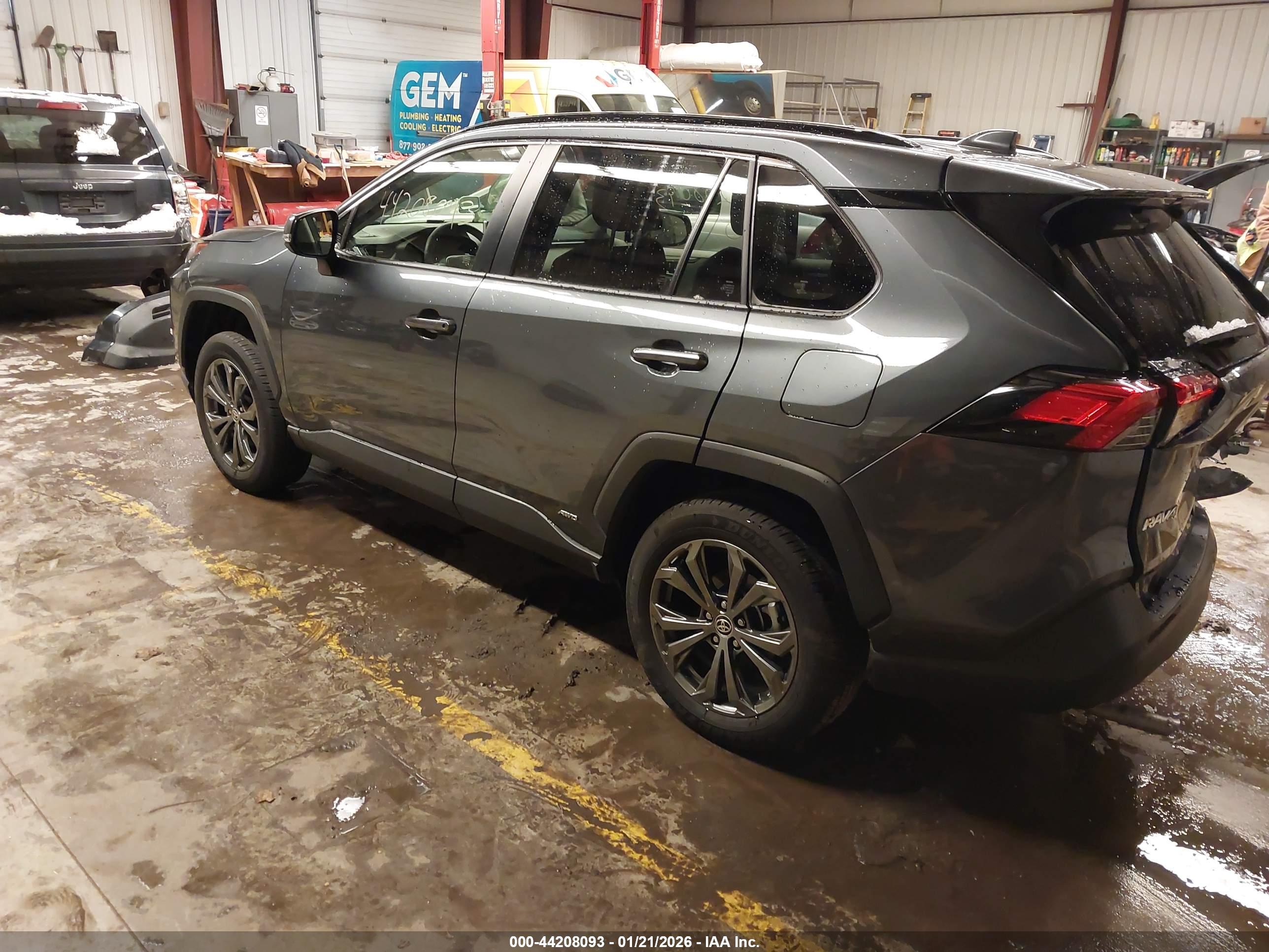 TOYOTA RAV4 image 3