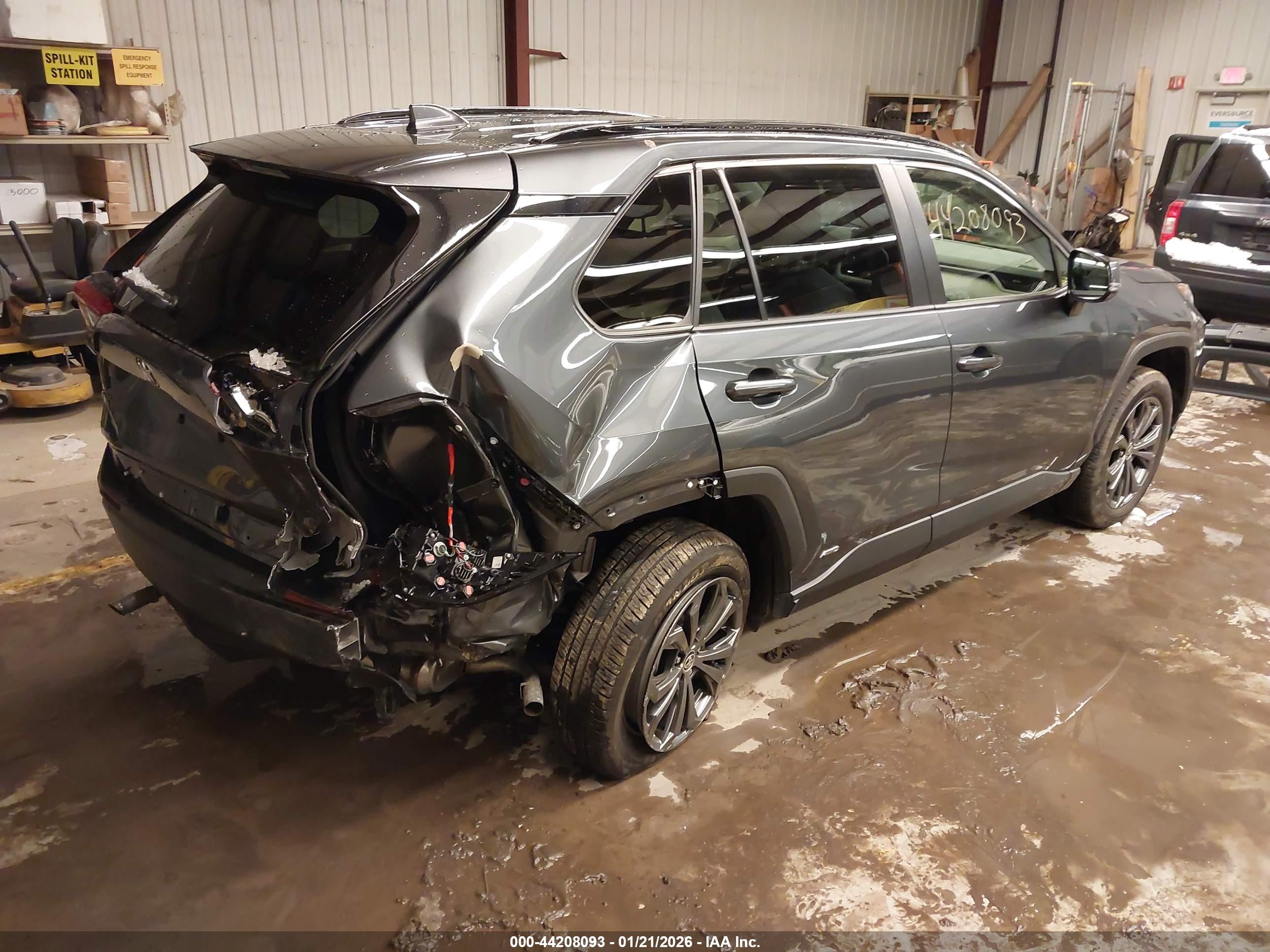 TOYOTA RAV4 image 4