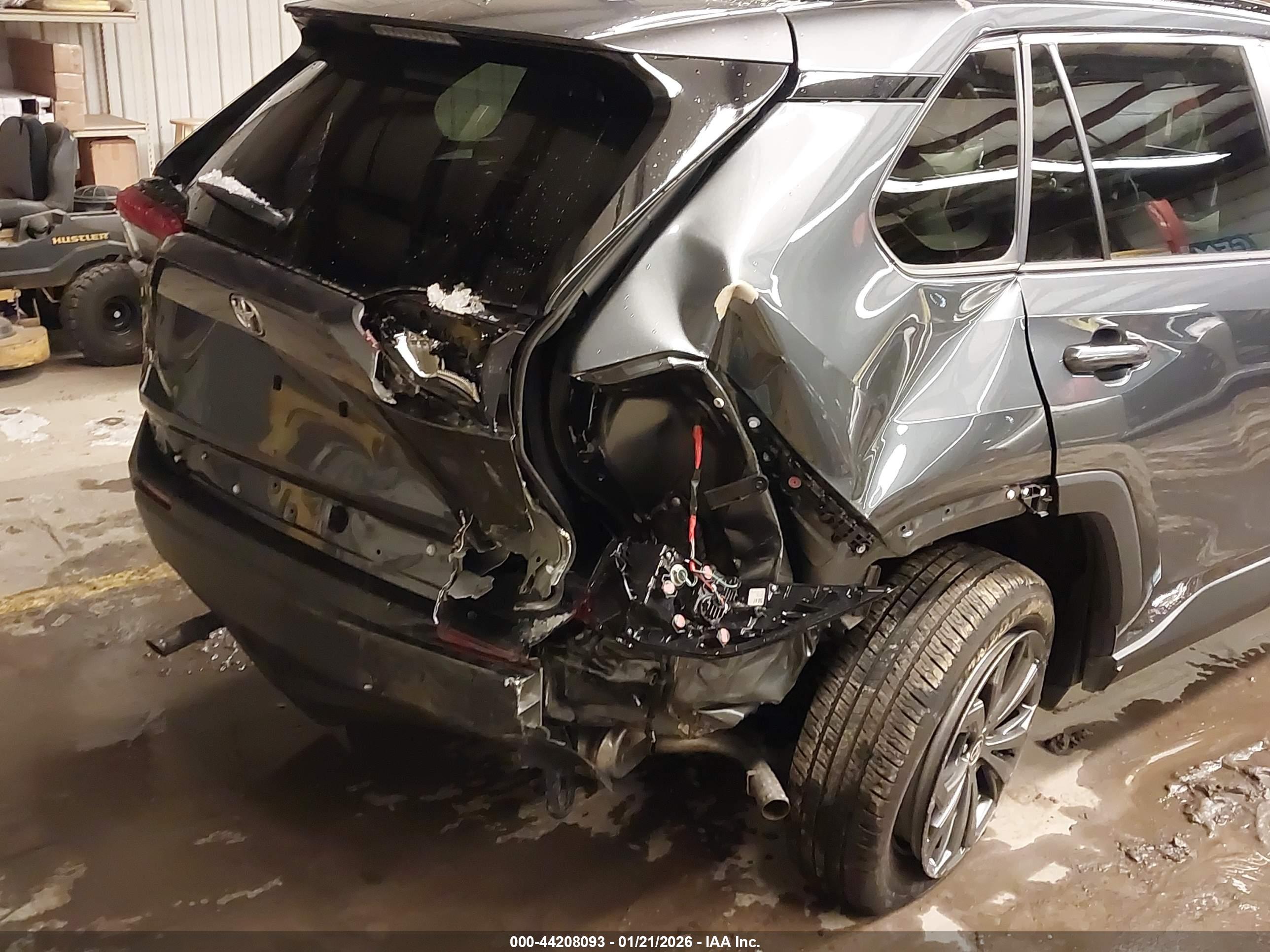 TOYOTA RAV4 image 6