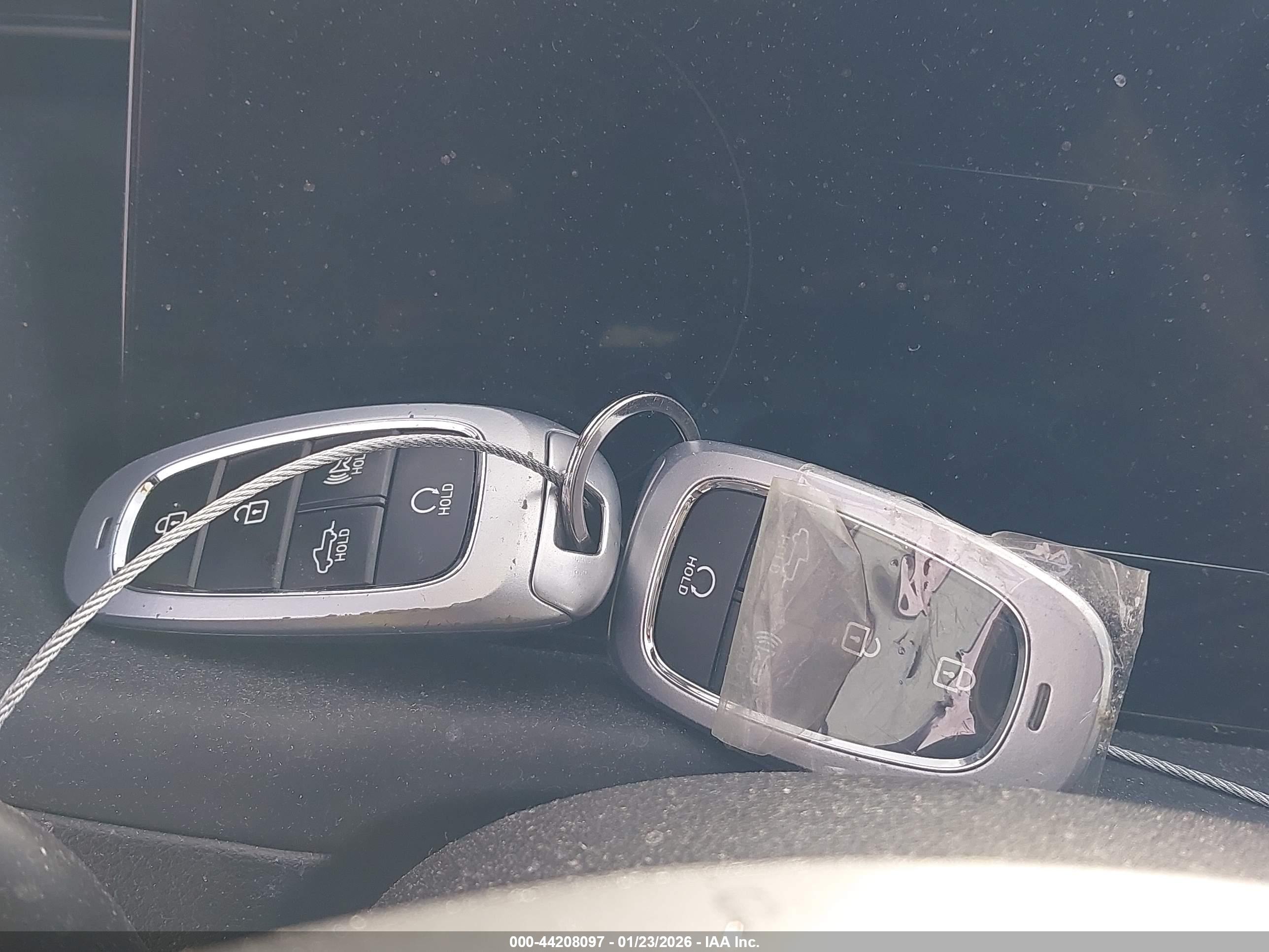 HYUNDAI SANTA image 11