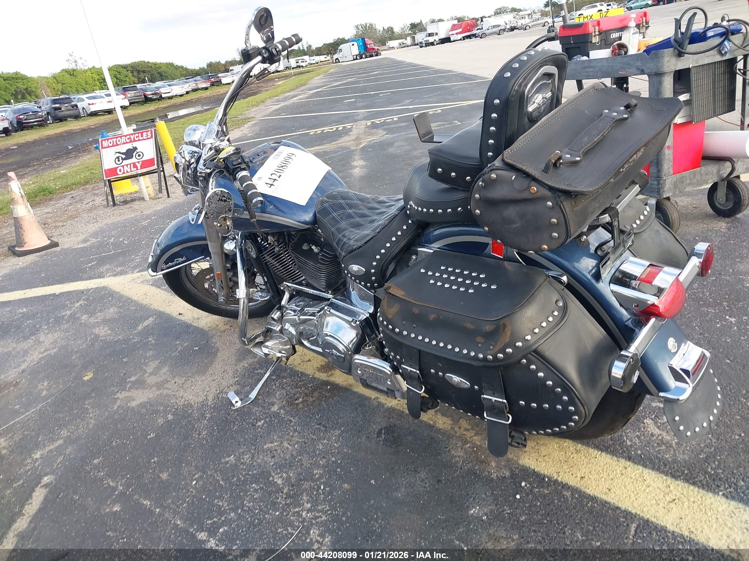 HARLEY-DAVIDSON FLSTC image 3