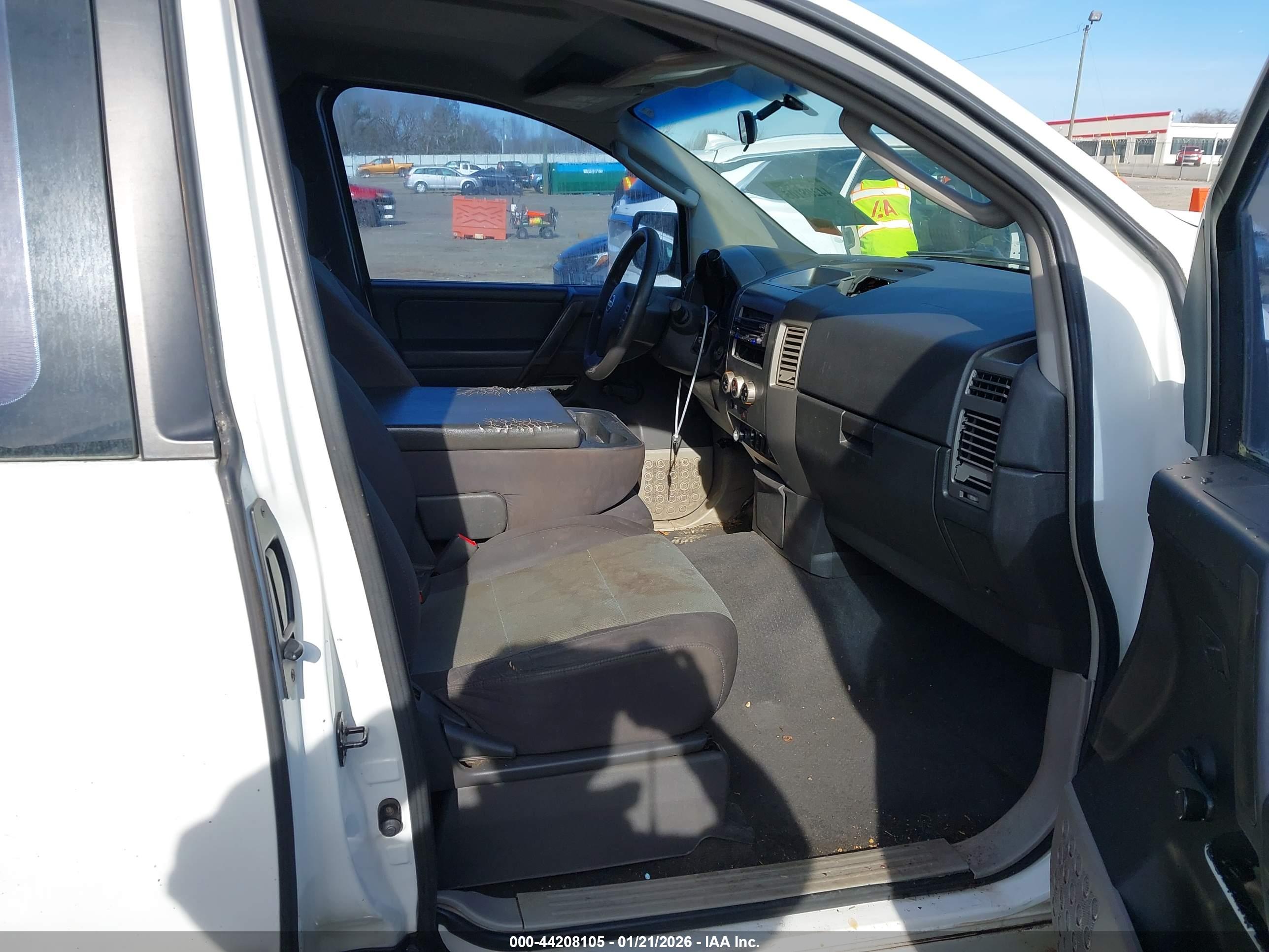 NISSAN TITAN image 5