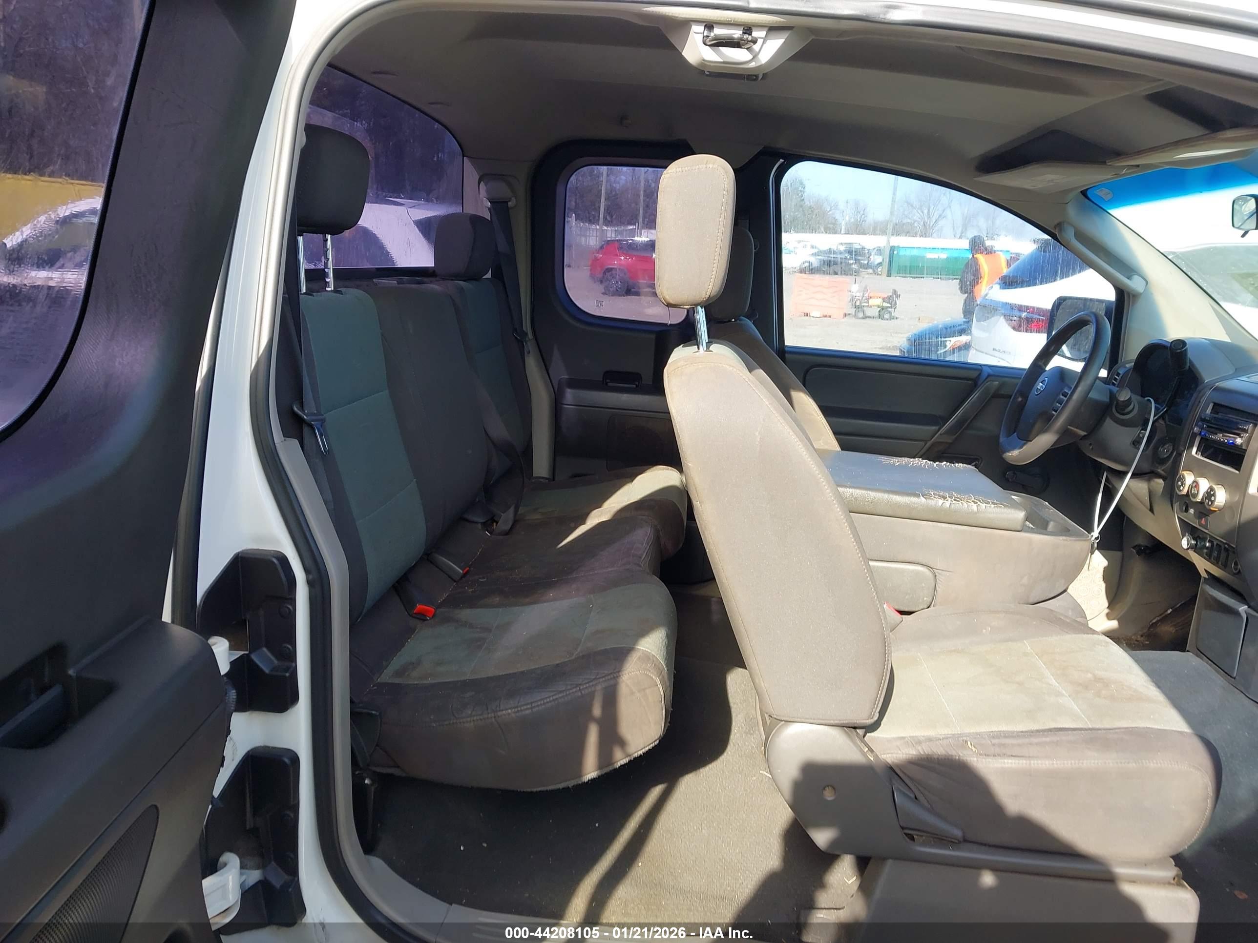 NISSAN TITAN image 8