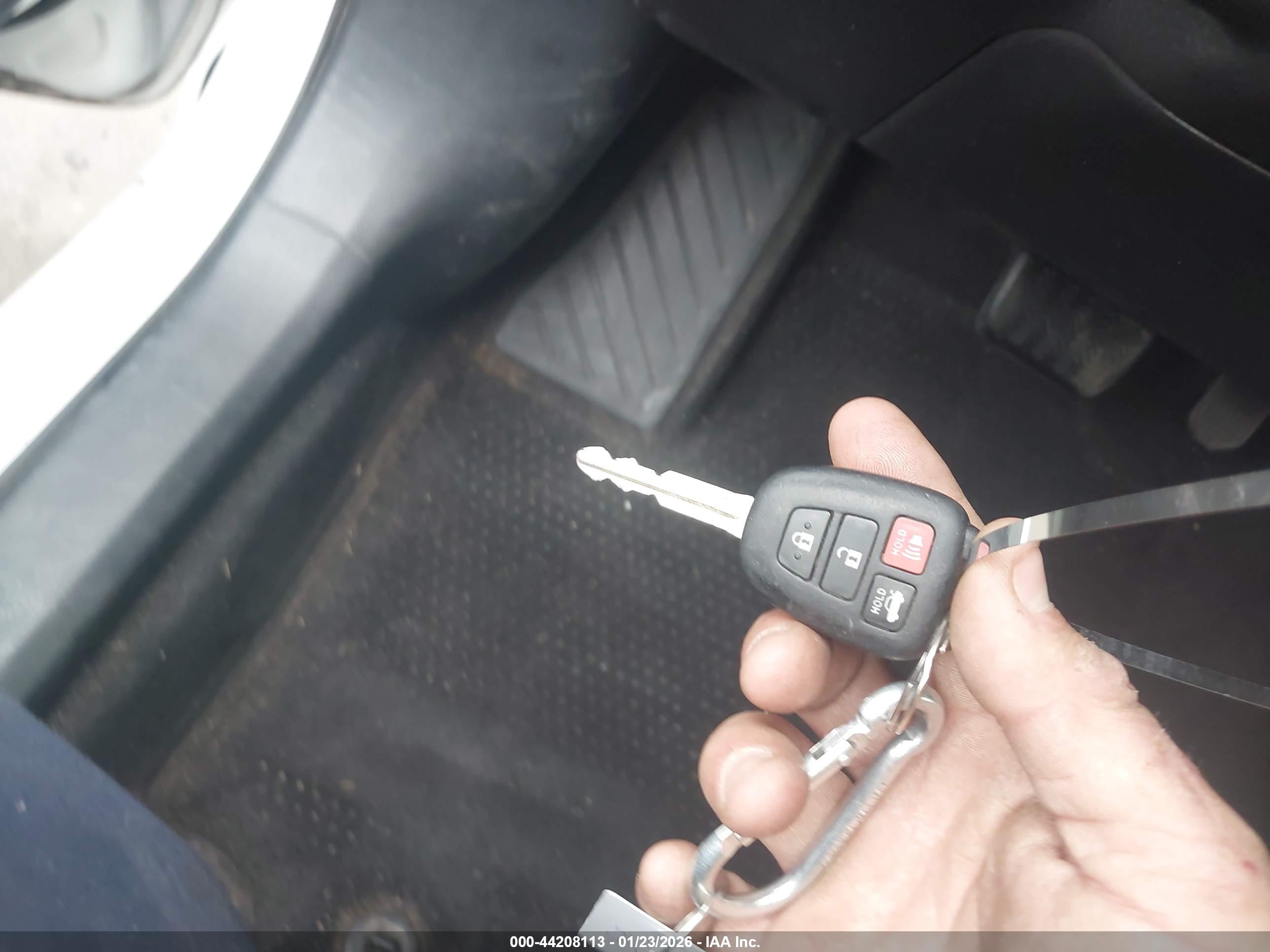 TOYOTA COROLLA image 11