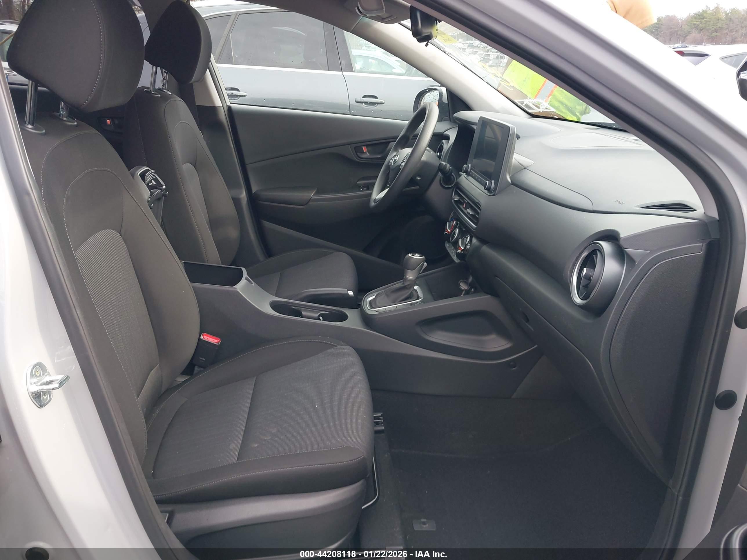 HYUNDAI KONA image 5