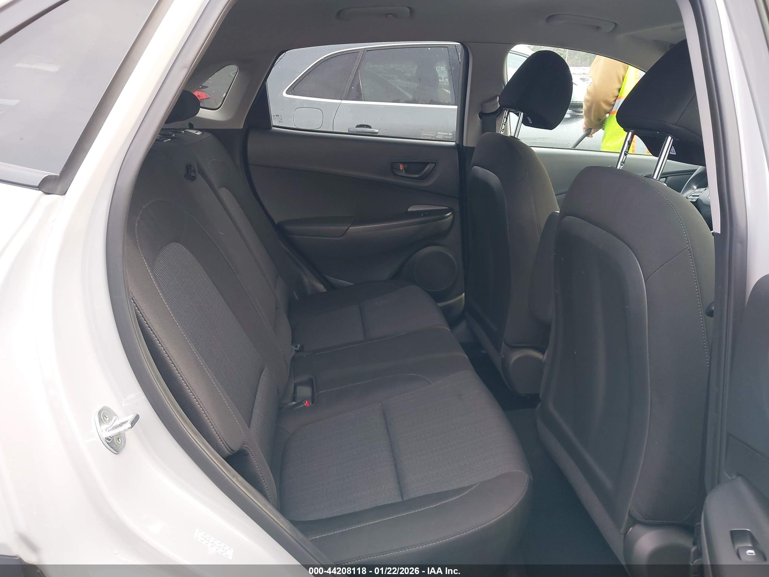 HYUNDAI KONA image 8