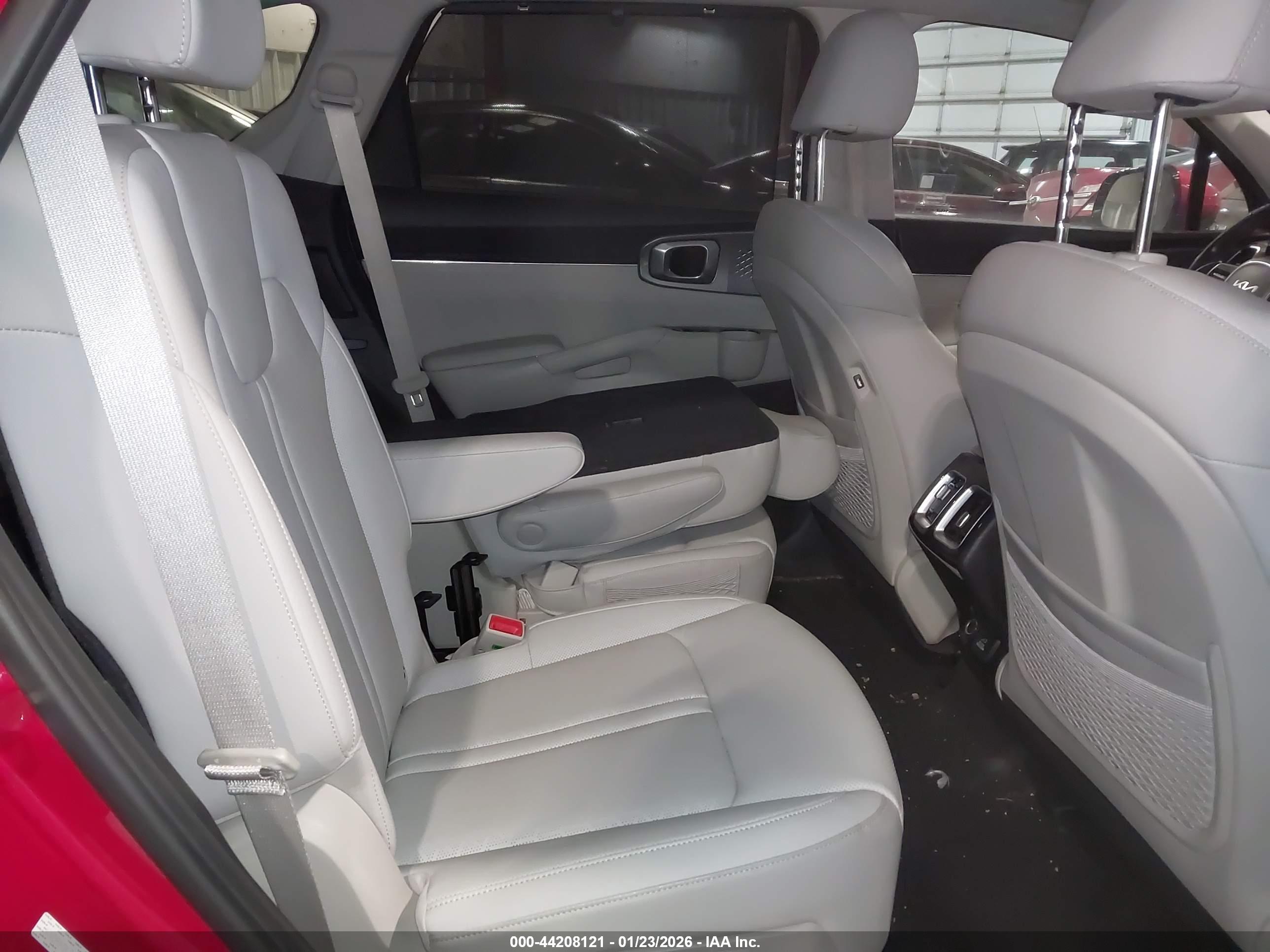 KIA SORENTO image 8