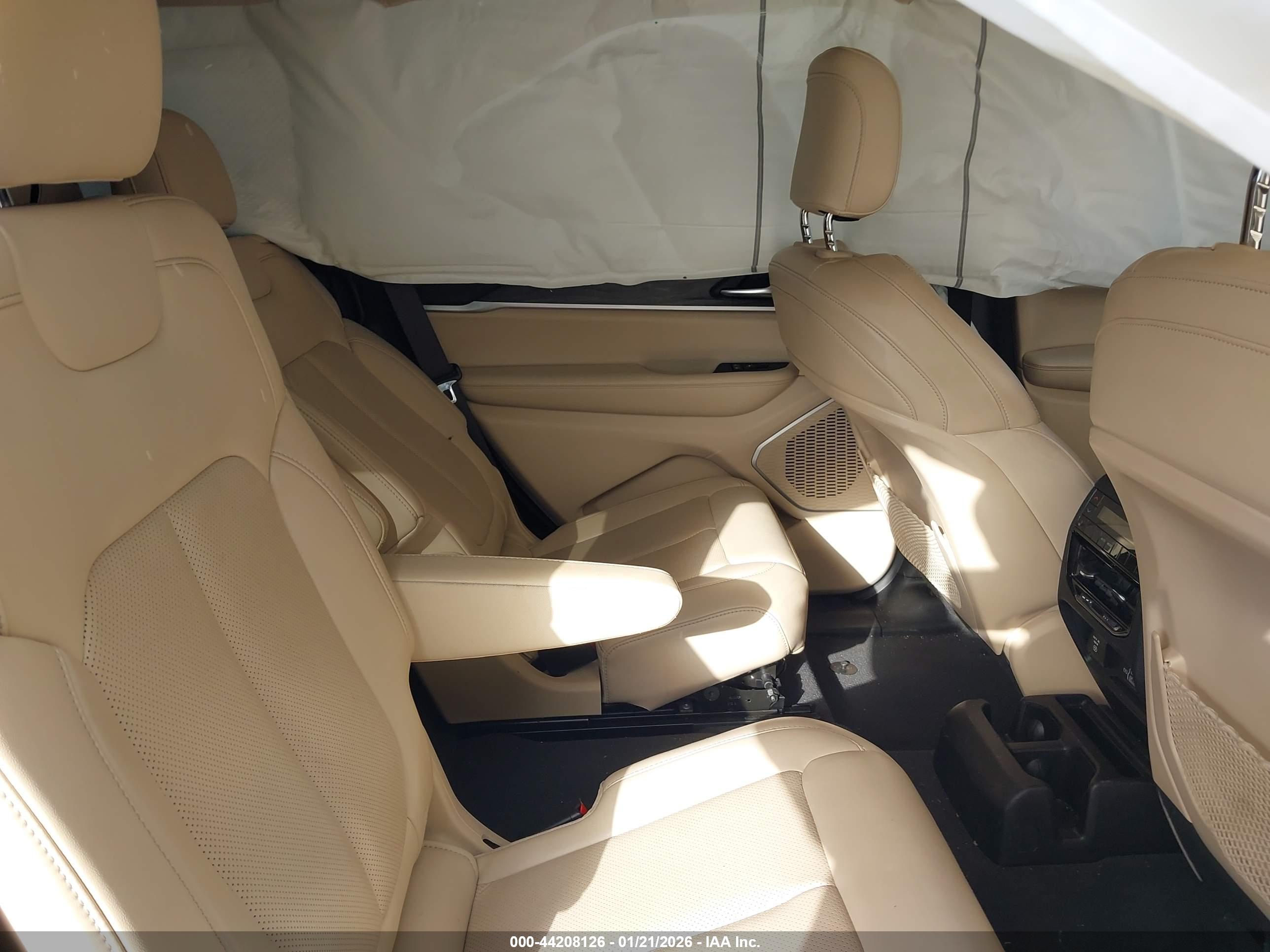 JEEP GRAND image 8