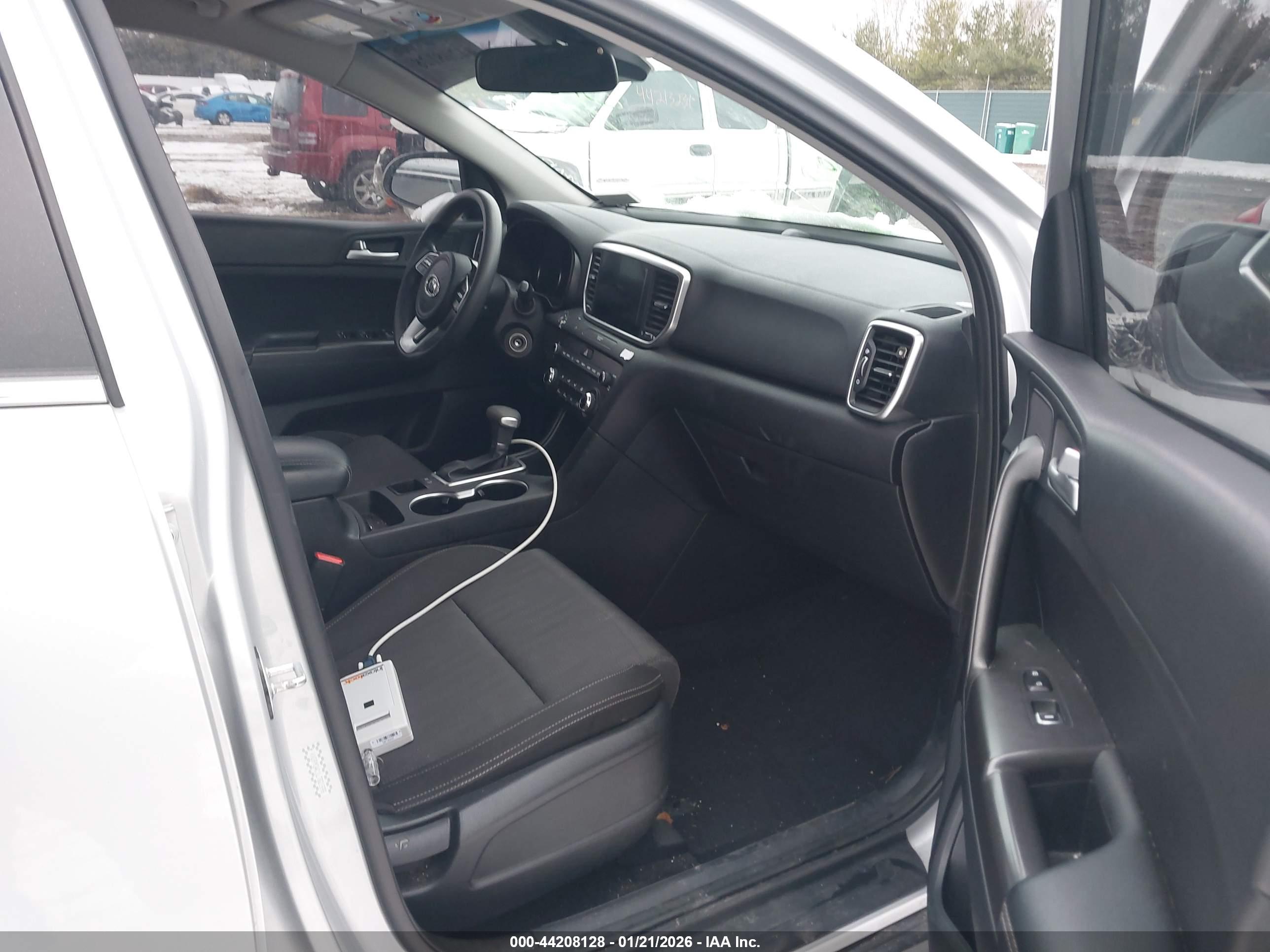KIA SPORTAGE image 5