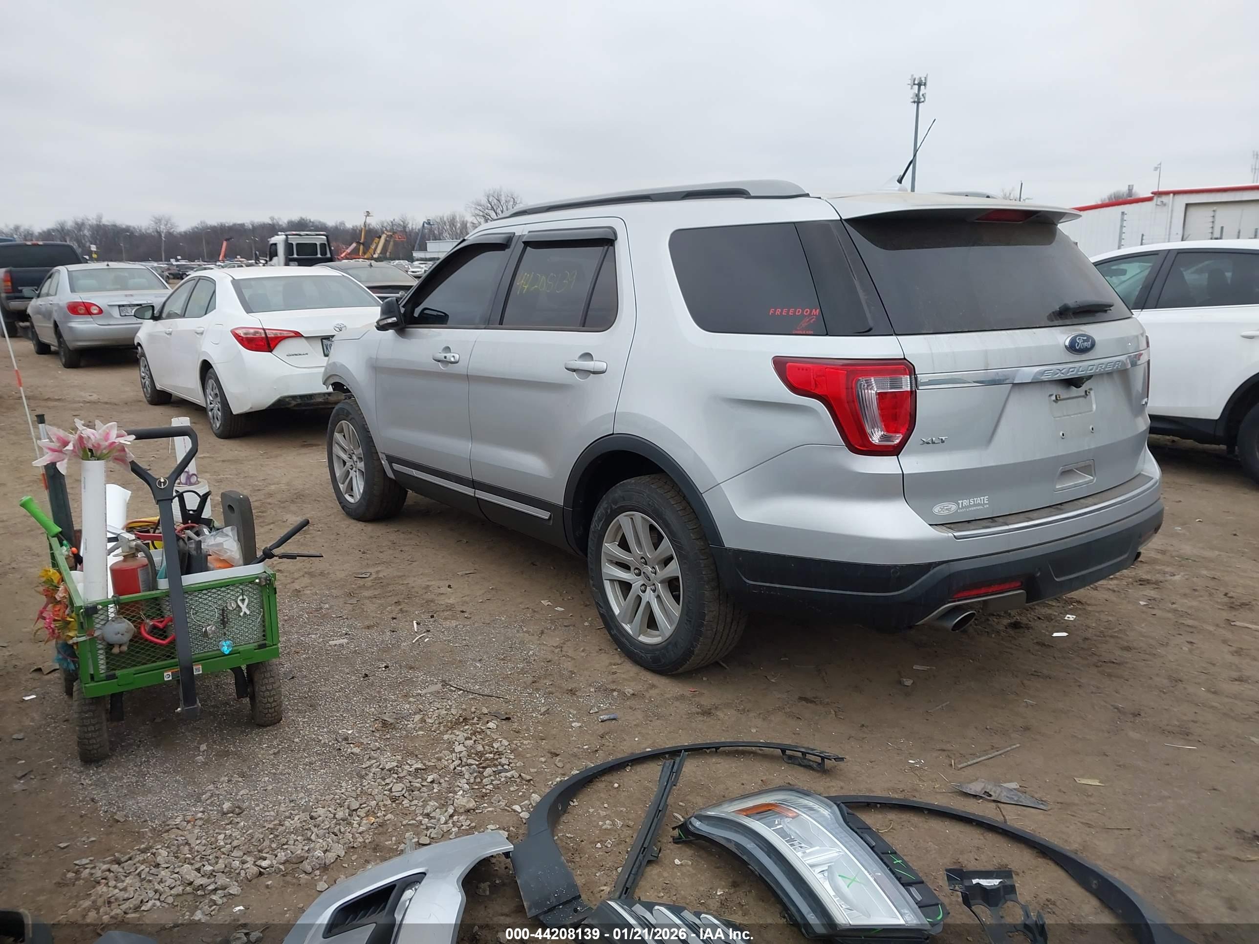 FORD EXPLORER image 3