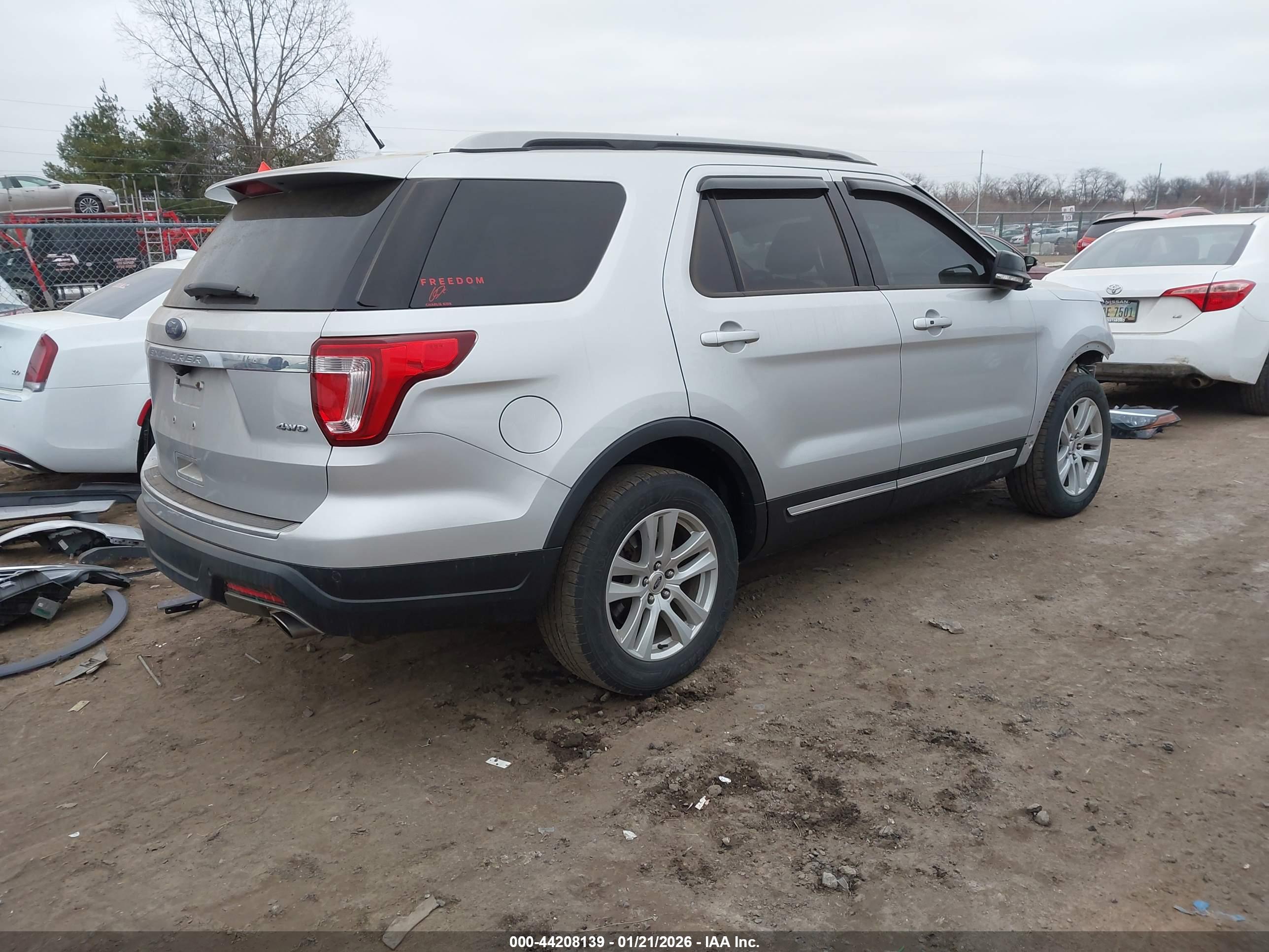 FORD EXPLORER image 4