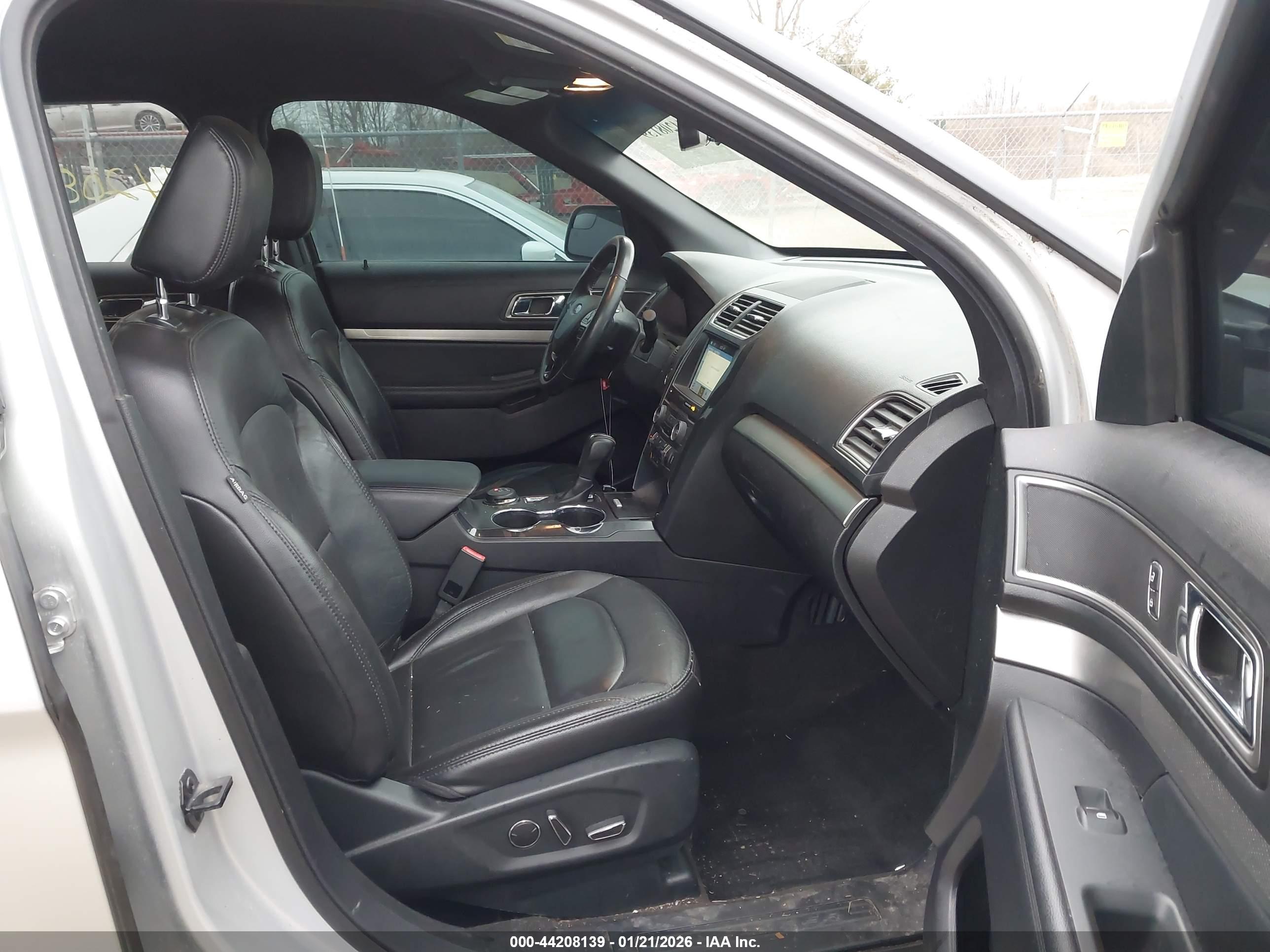 FORD EXPLORER image 5