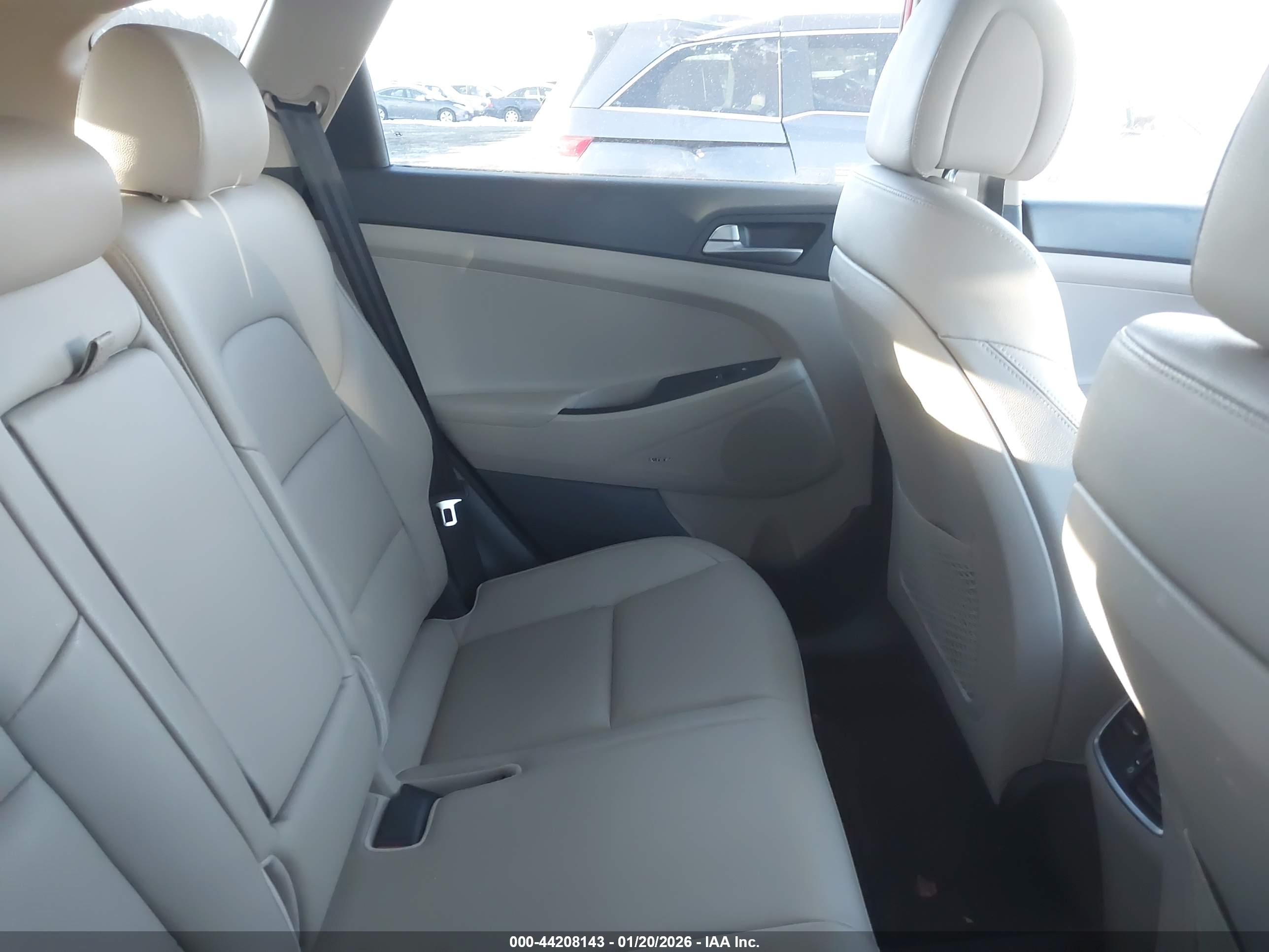 HYUNDAI TUCSON image 8