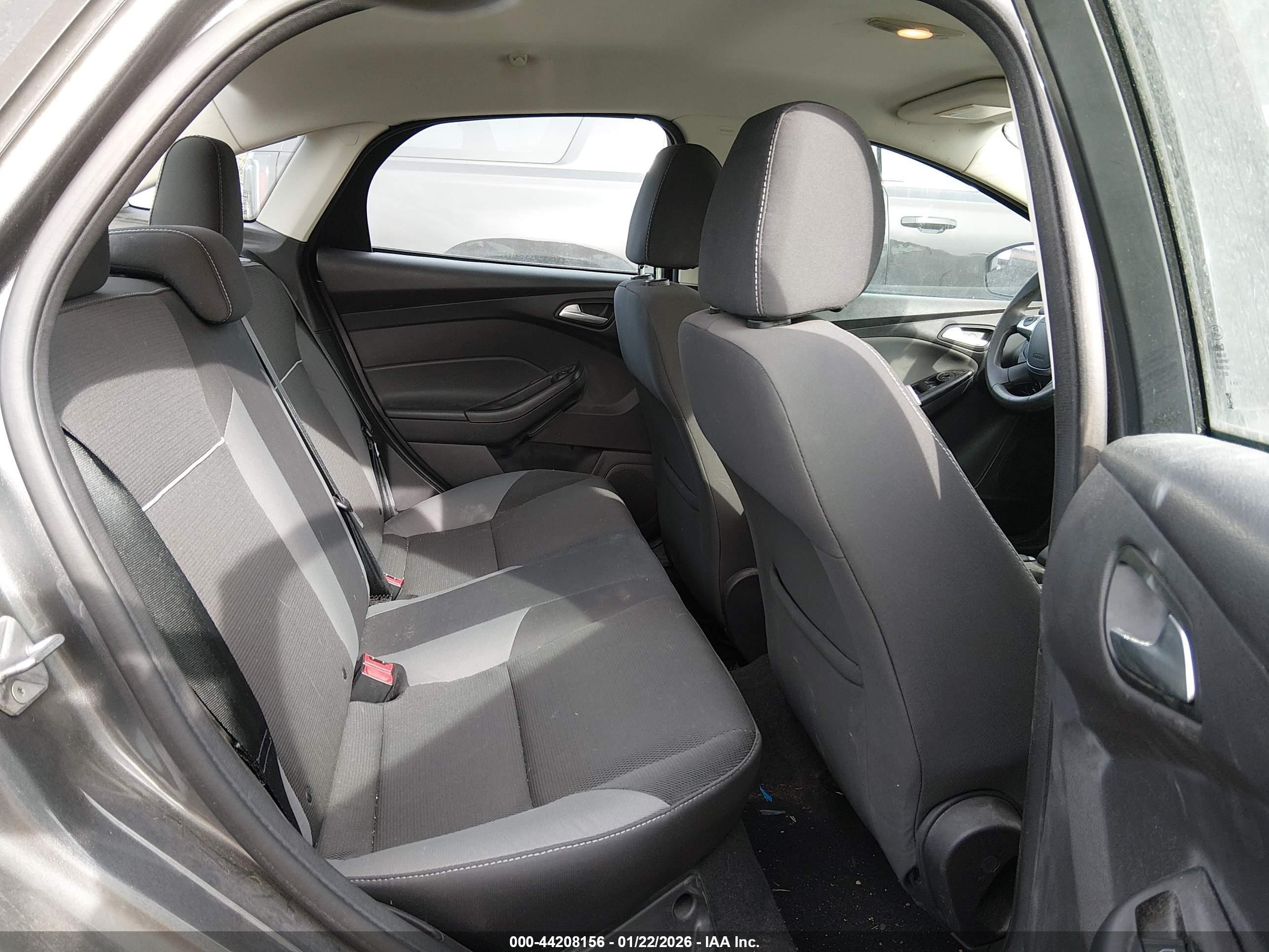 FORD FOCUS image 8