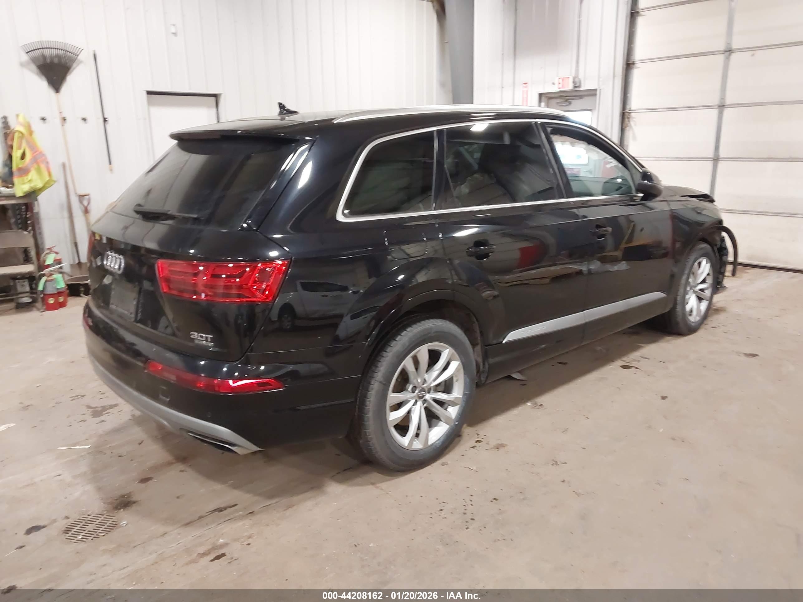 AUDI Q7 image 4