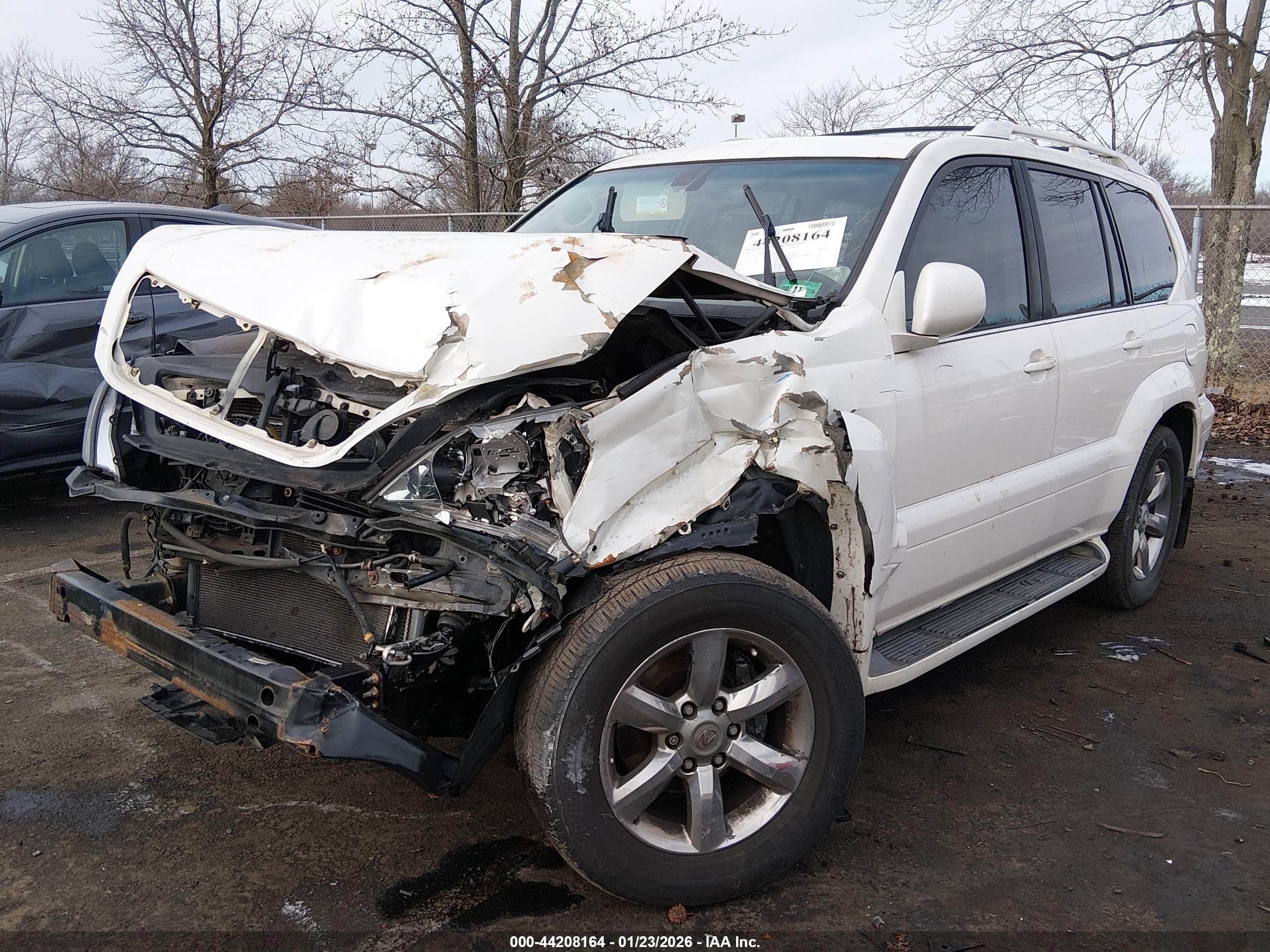 LEXUS GX image 2