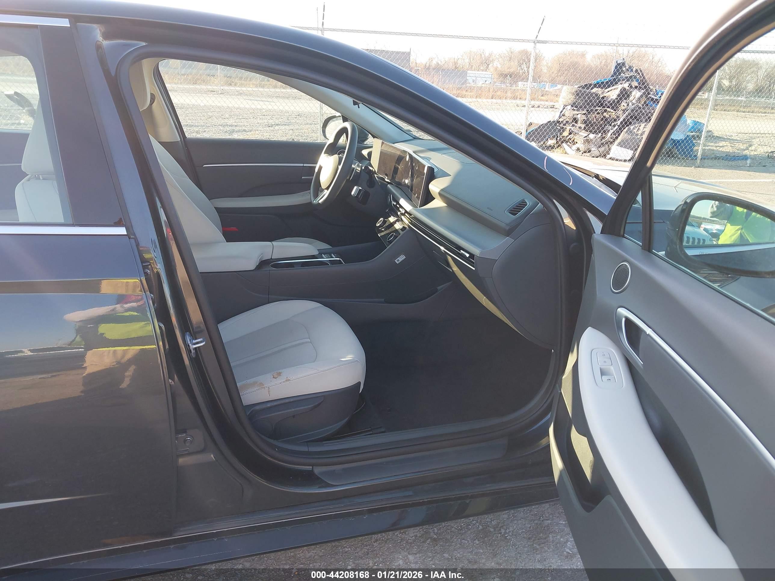 HYUNDAI SONATA image 5