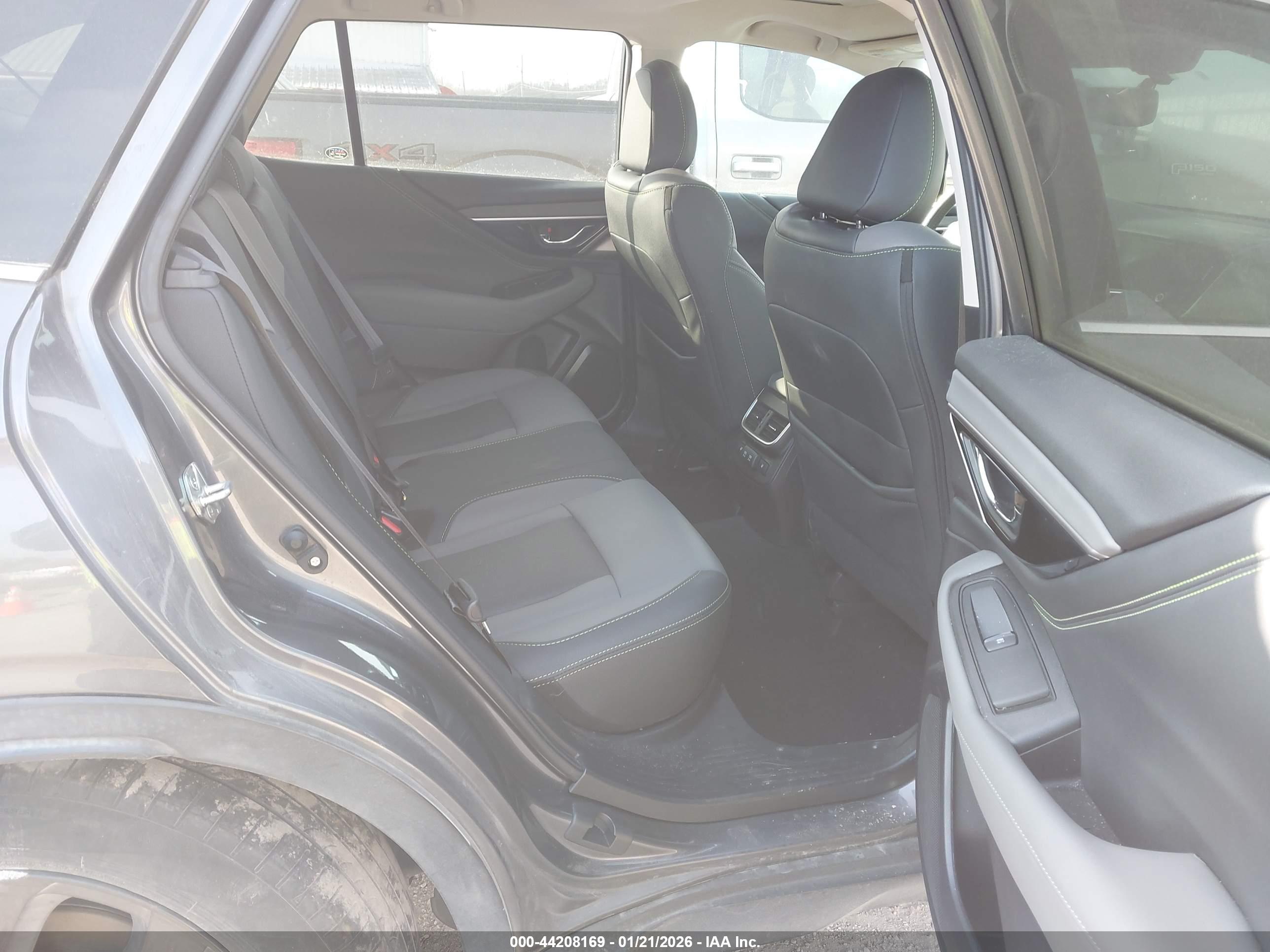 SUBARU OUTBACK image 8
