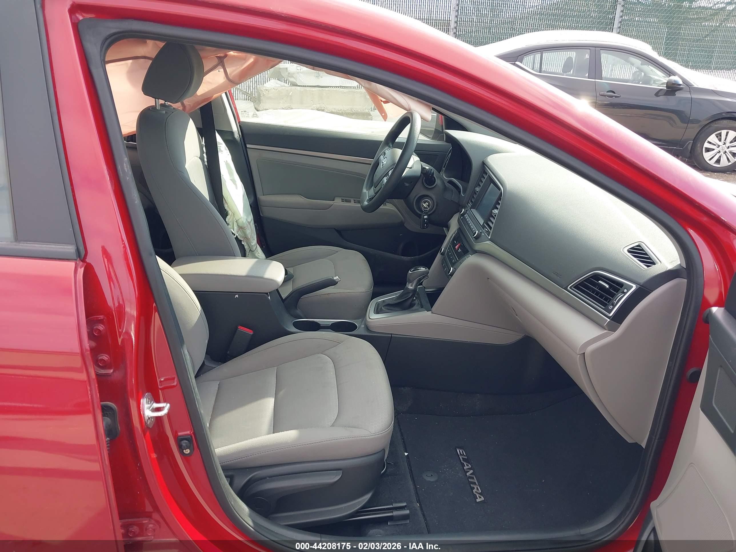 HYUNDAI ELANTRA image 5
