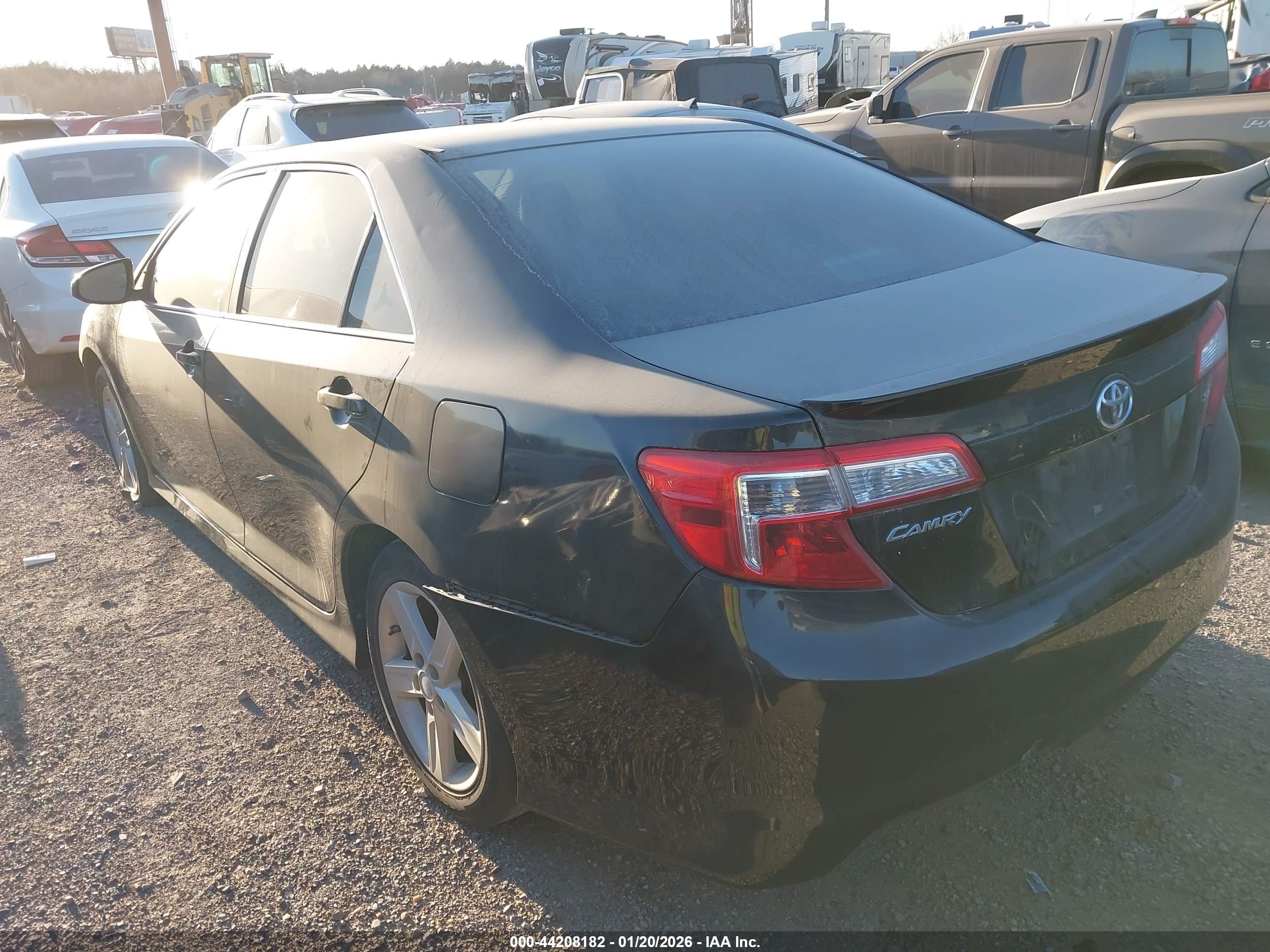 TOYOTA CAMRY image 3