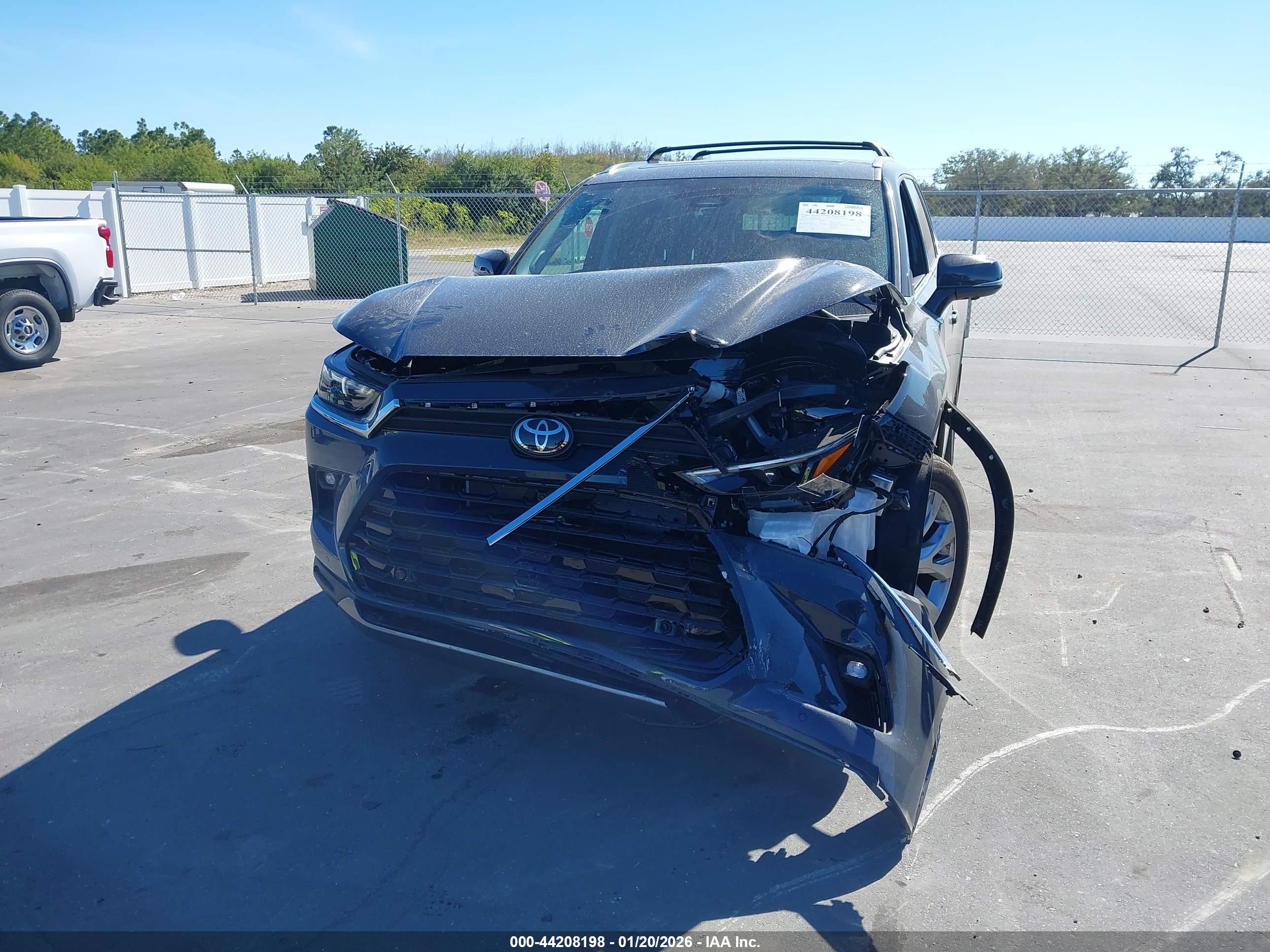 TOYOTA GRAND image 2