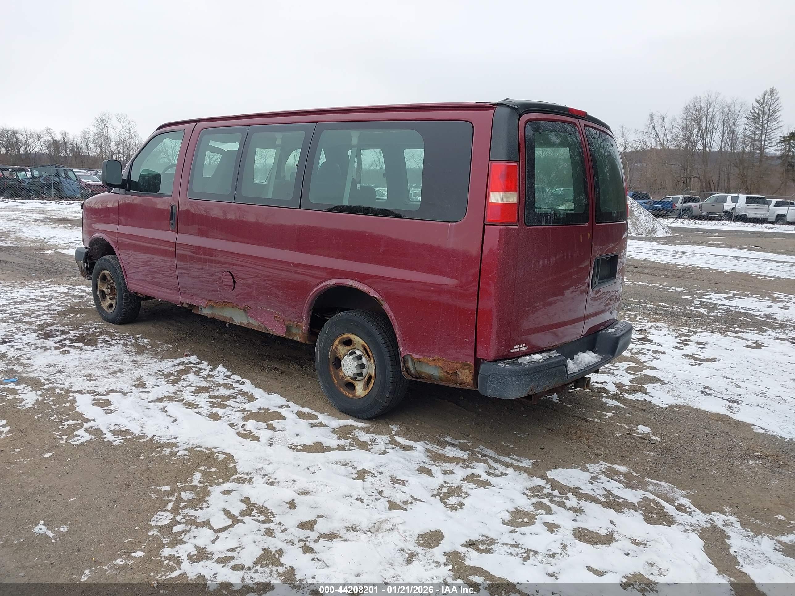 CHEVROLET EXPRESS image 3