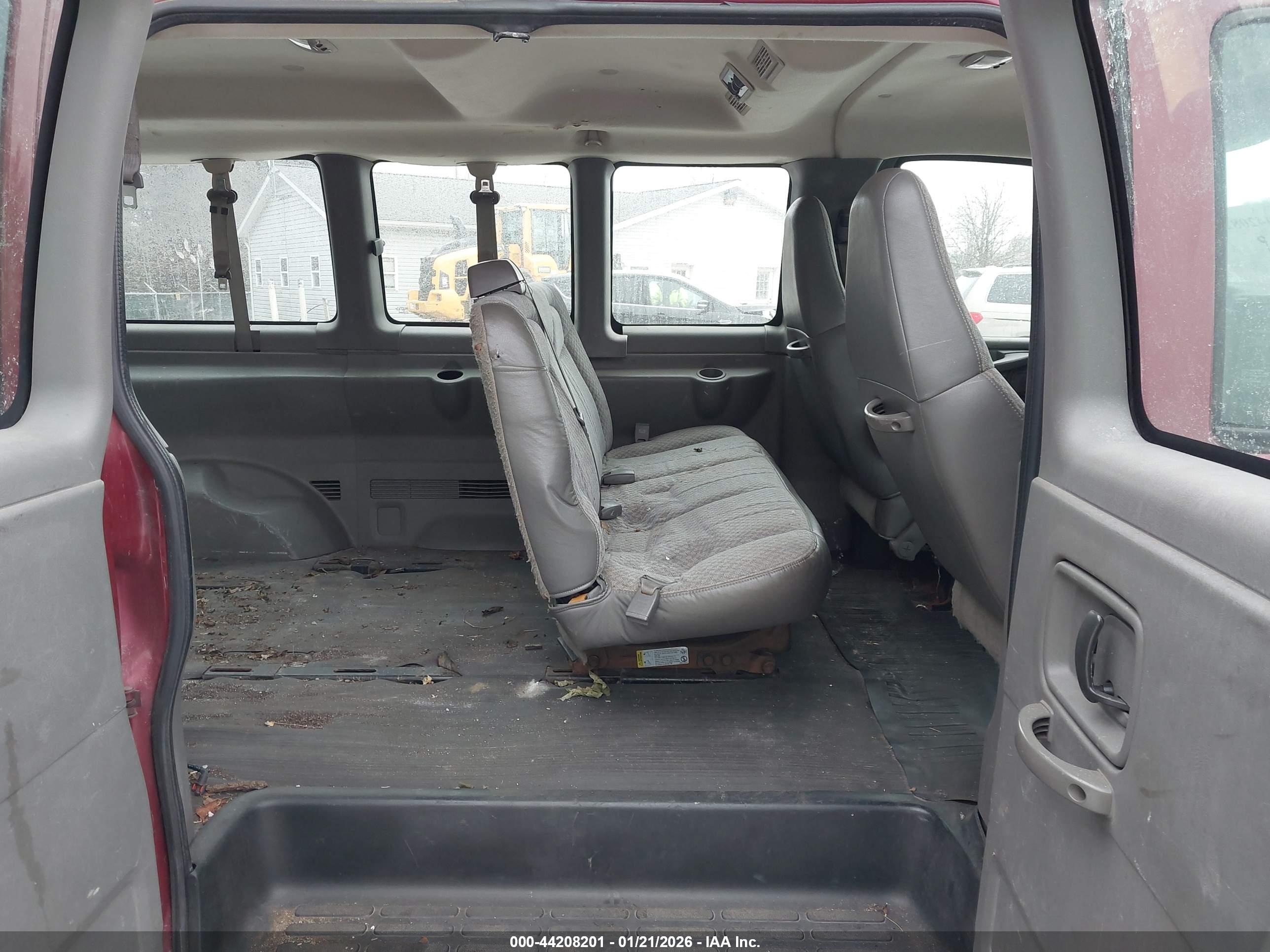 CHEVROLET EXPRESS image 8