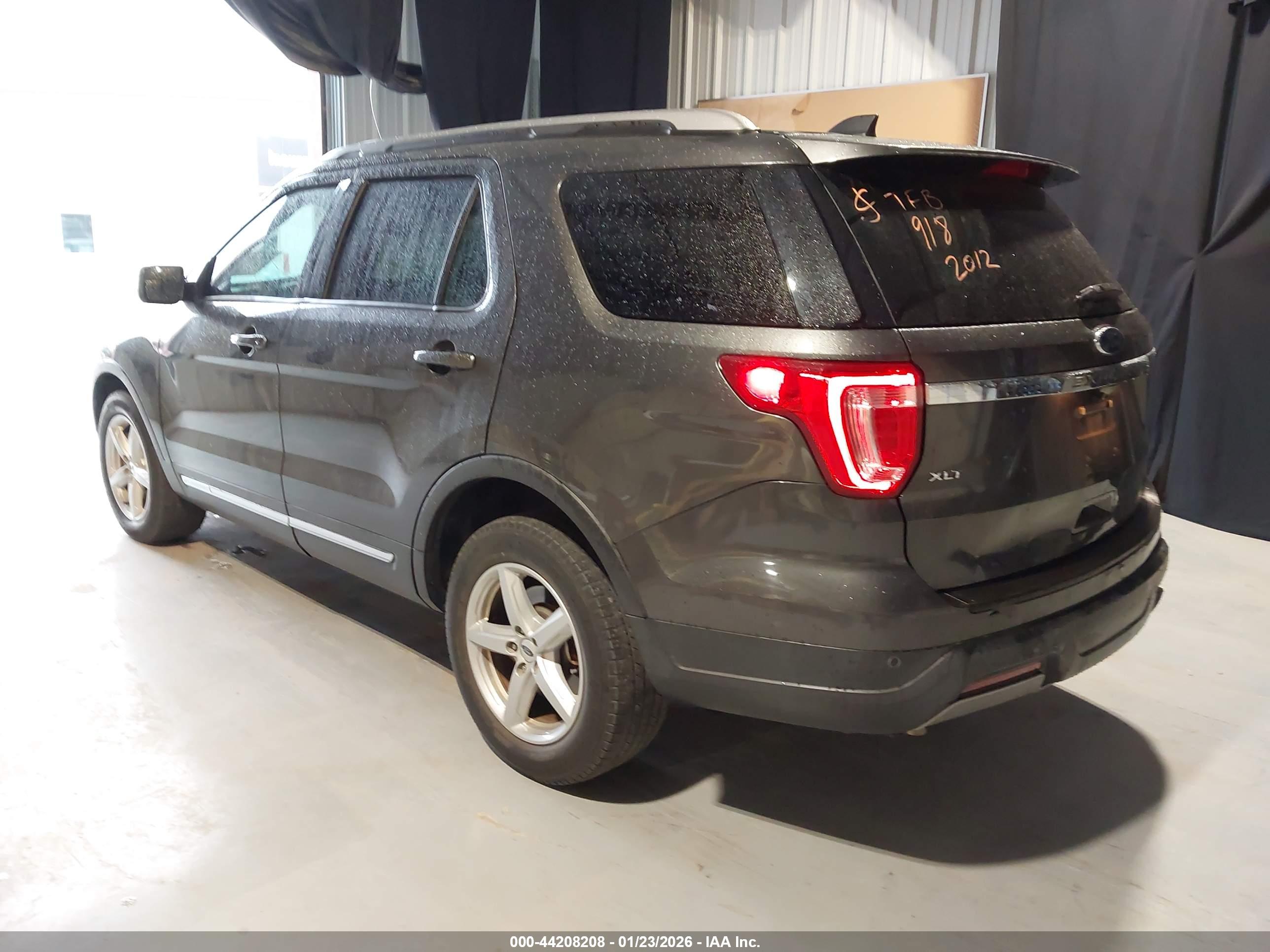 FORD EXPLORER image 3