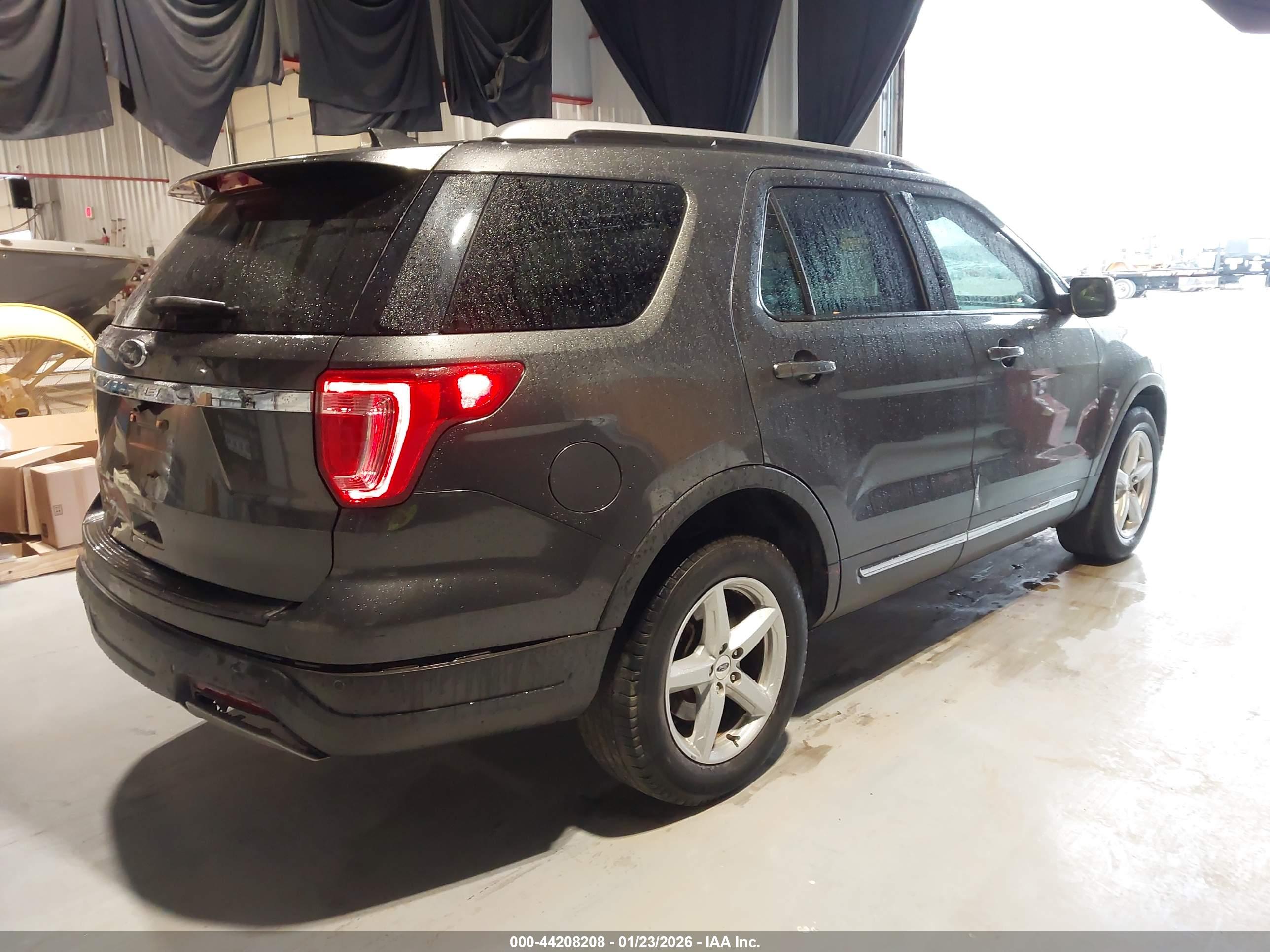 FORD EXPLORER image 4