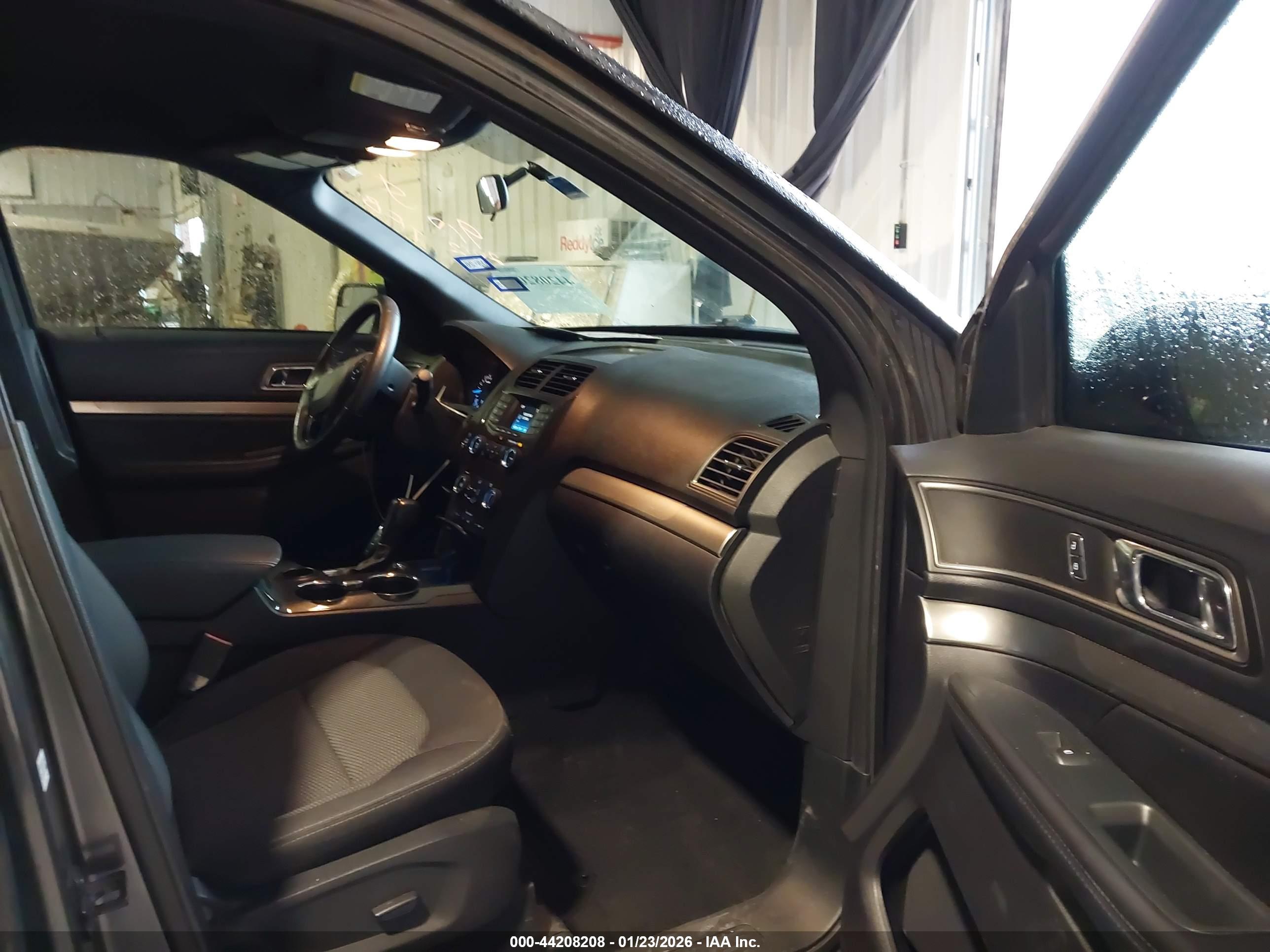 FORD EXPLORER image 5