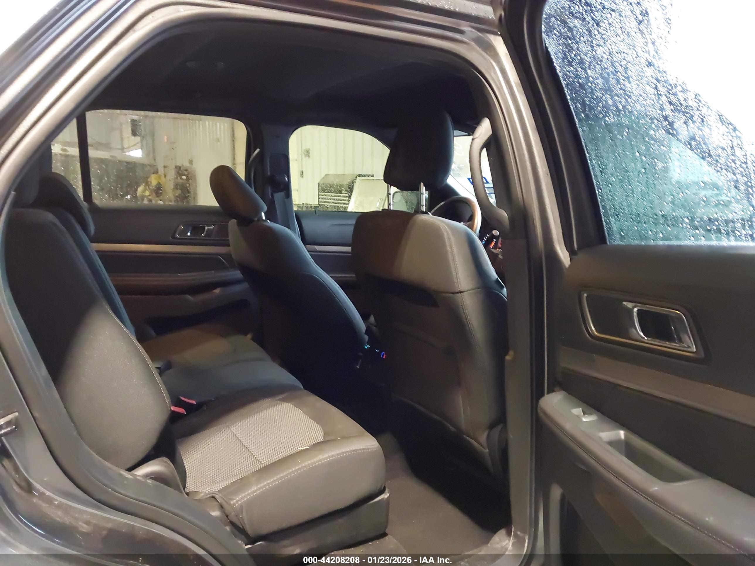 FORD EXPLORER image 8